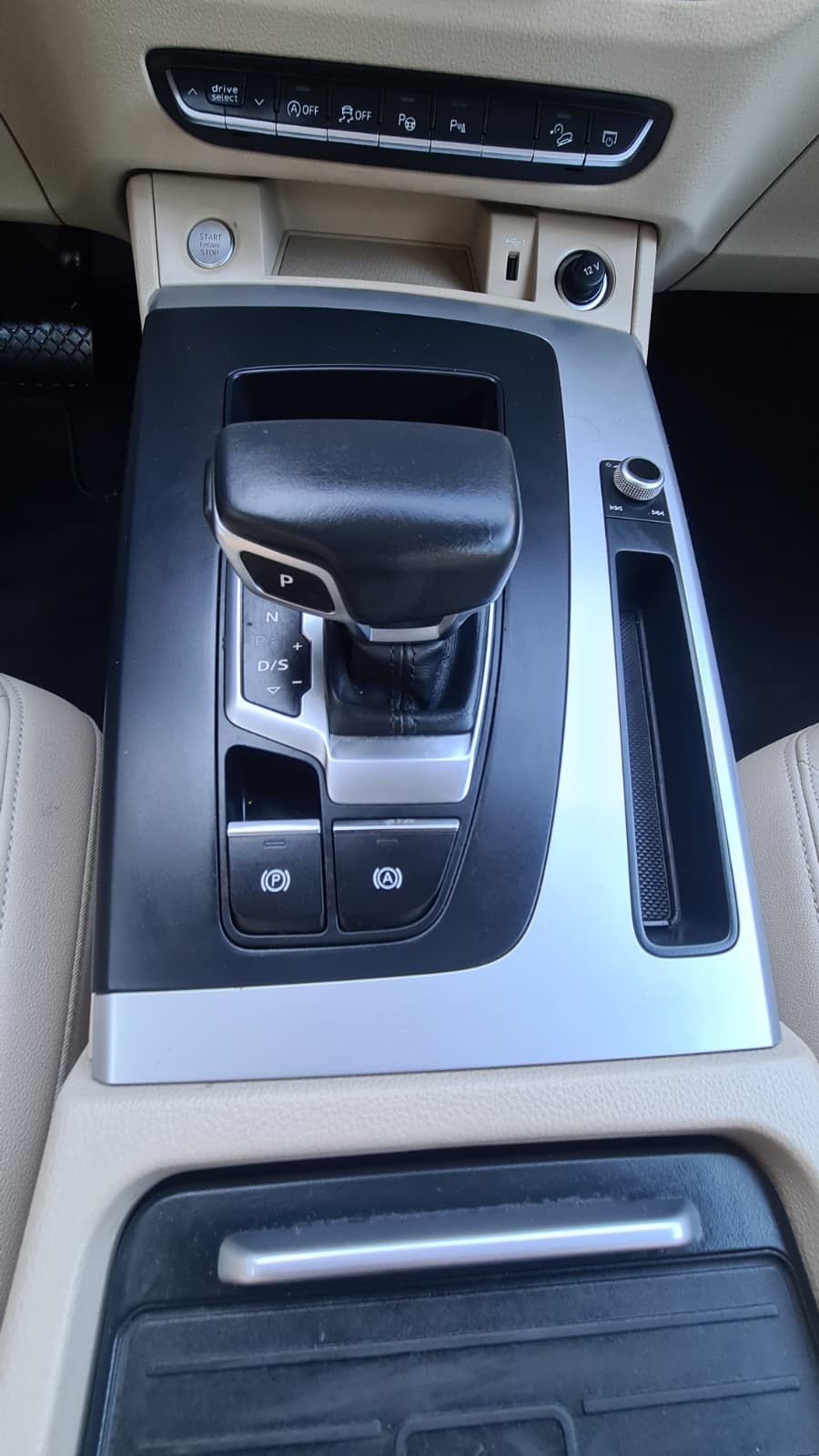 AUDI Q5 40 TDI quattro S-tronic ** Neues Modell ** Voll-Leder ** GR-Navi ** Rf-Kamera ** Sitzheizung ** Frisch Ab MFK & Service **-image-12