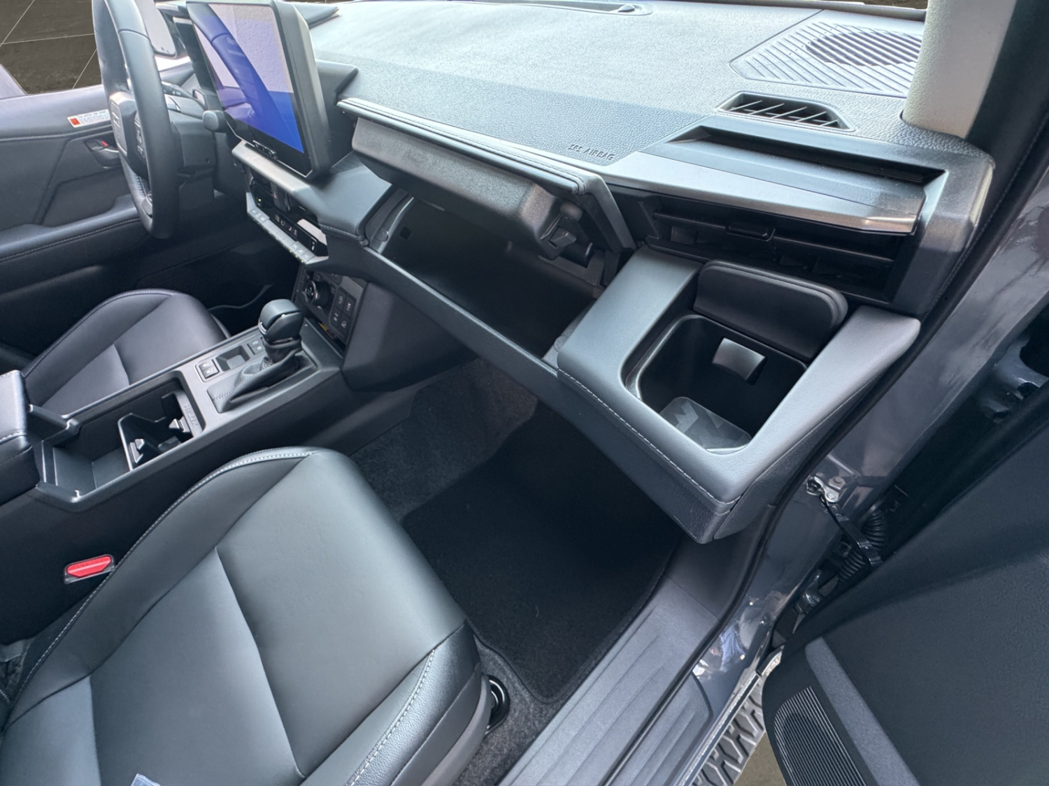 TOYOTA Hilux Double Cab.-Pick-up 2.8 D-4D MHEV 204 Invincible-image-14