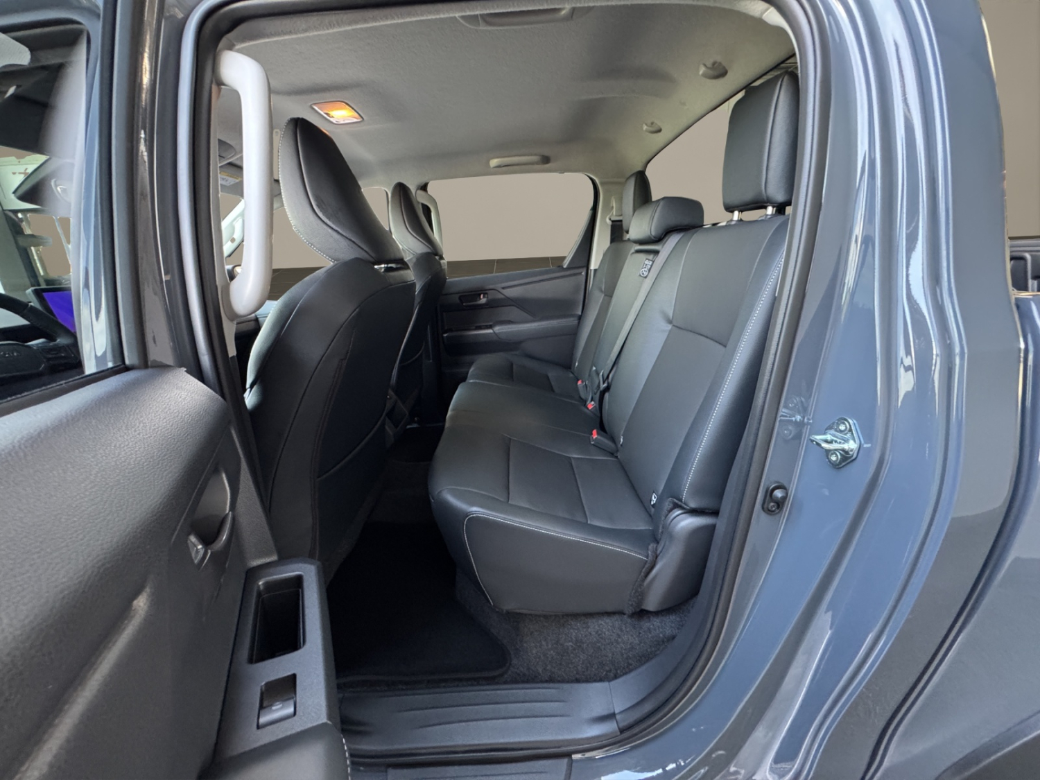TOYOTA Hilux Double Cab.-Pick-up 2.8 D-4D MHEV 204 Invincible-image-10