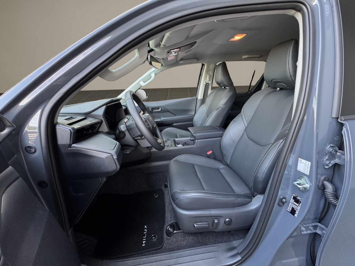 TOYOTA Hilux Double Cab.-Pick-up 2.8 D-4D MHEV 204 Invincible-image-9