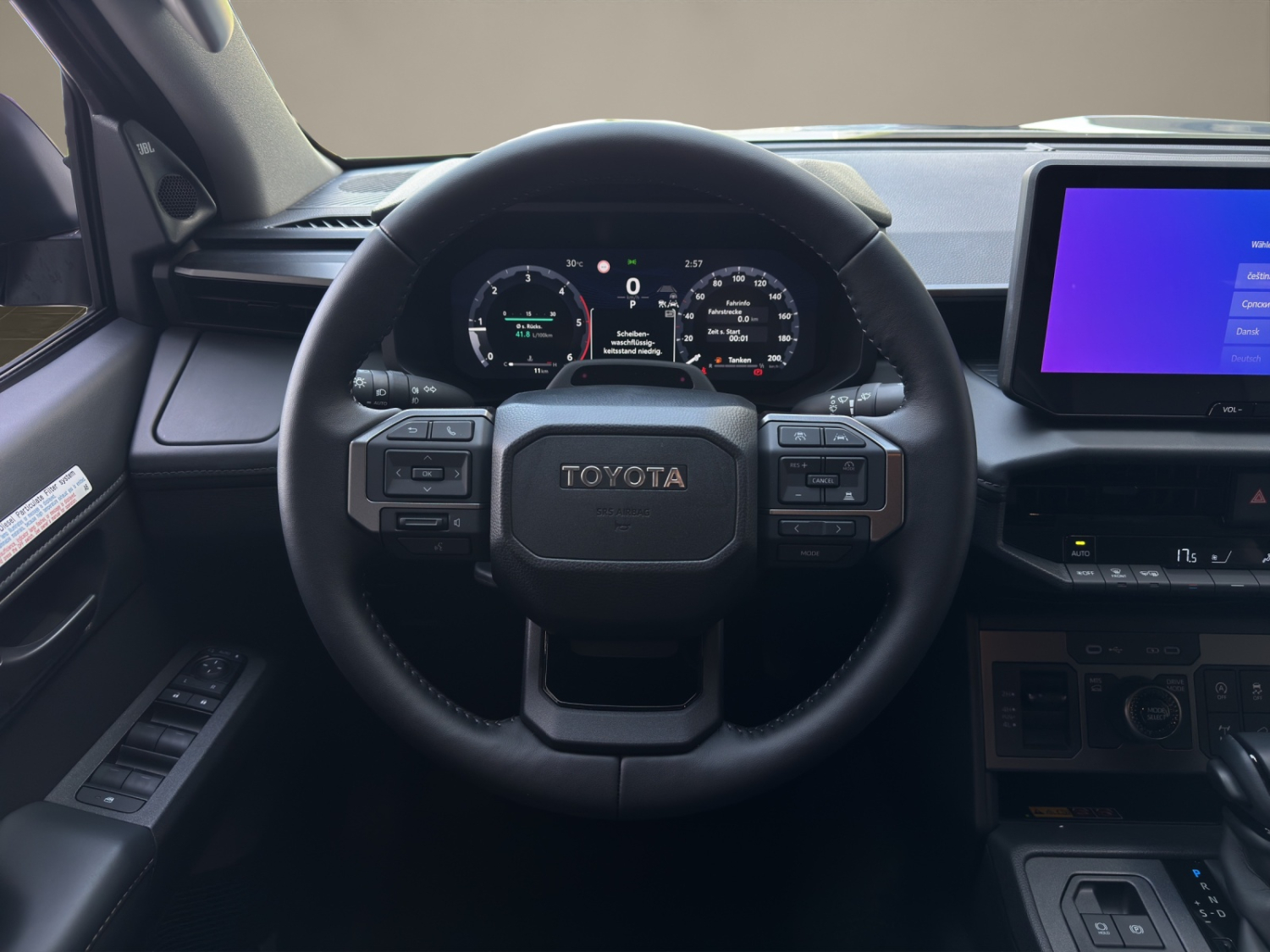 TOYOTA Hilux Double Cab.-Pick-up 2.8 D-4D MHEV 204 Invincible-image-13