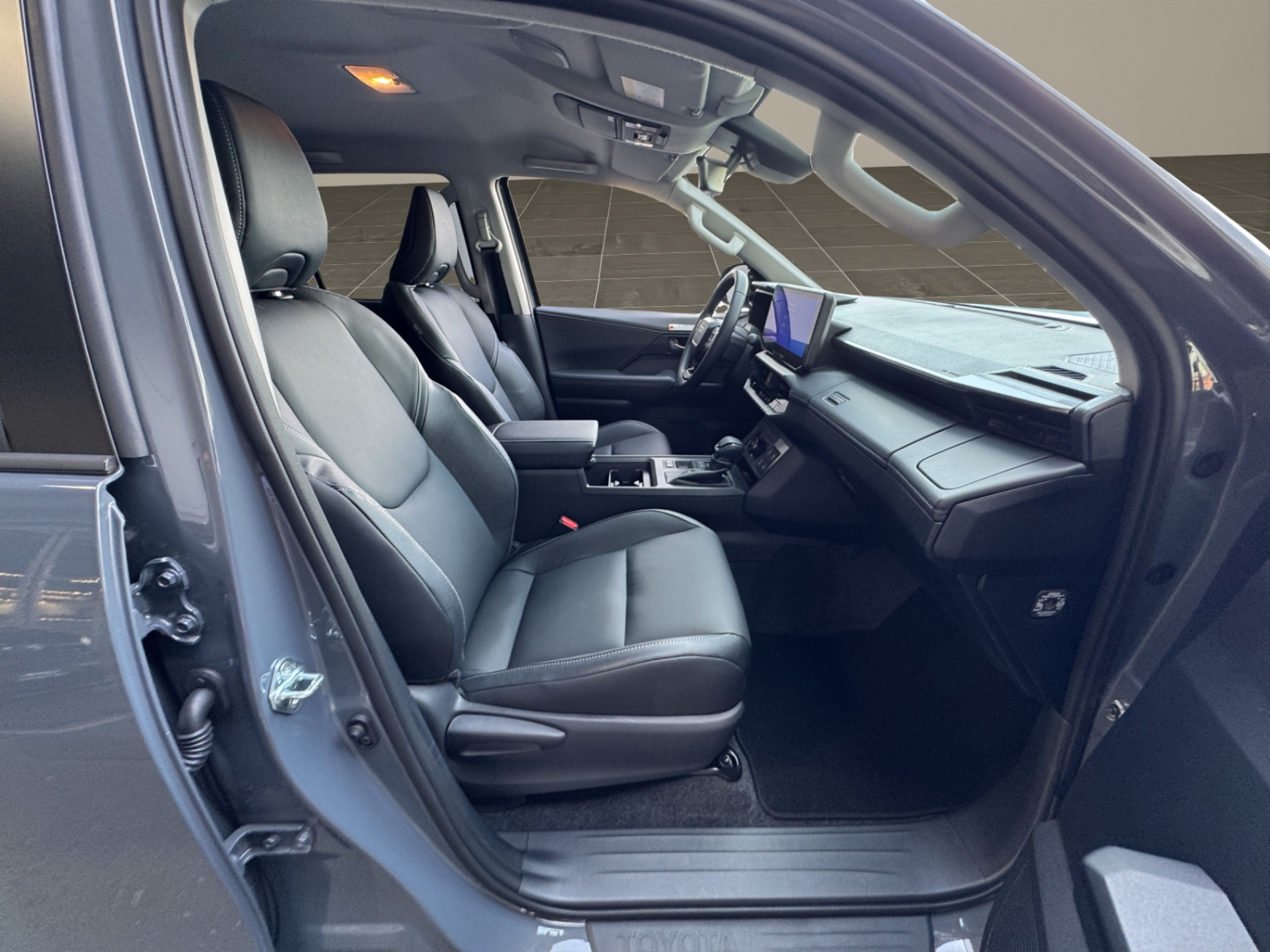 TOYOTA Hilux Double Cab.-Pick-up 2.8 D-4D MHEV 204 Invincible-image-11