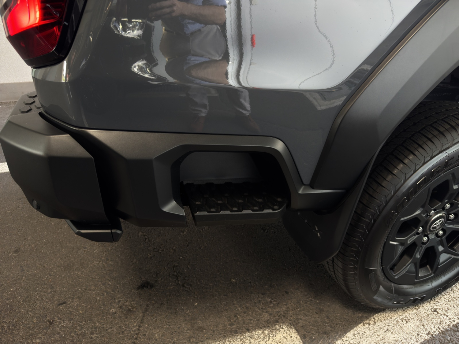 TOYOTA Hilux Double Cab.-Pick-up 2.8 D-4D MHEV 204 Invincible-image-20