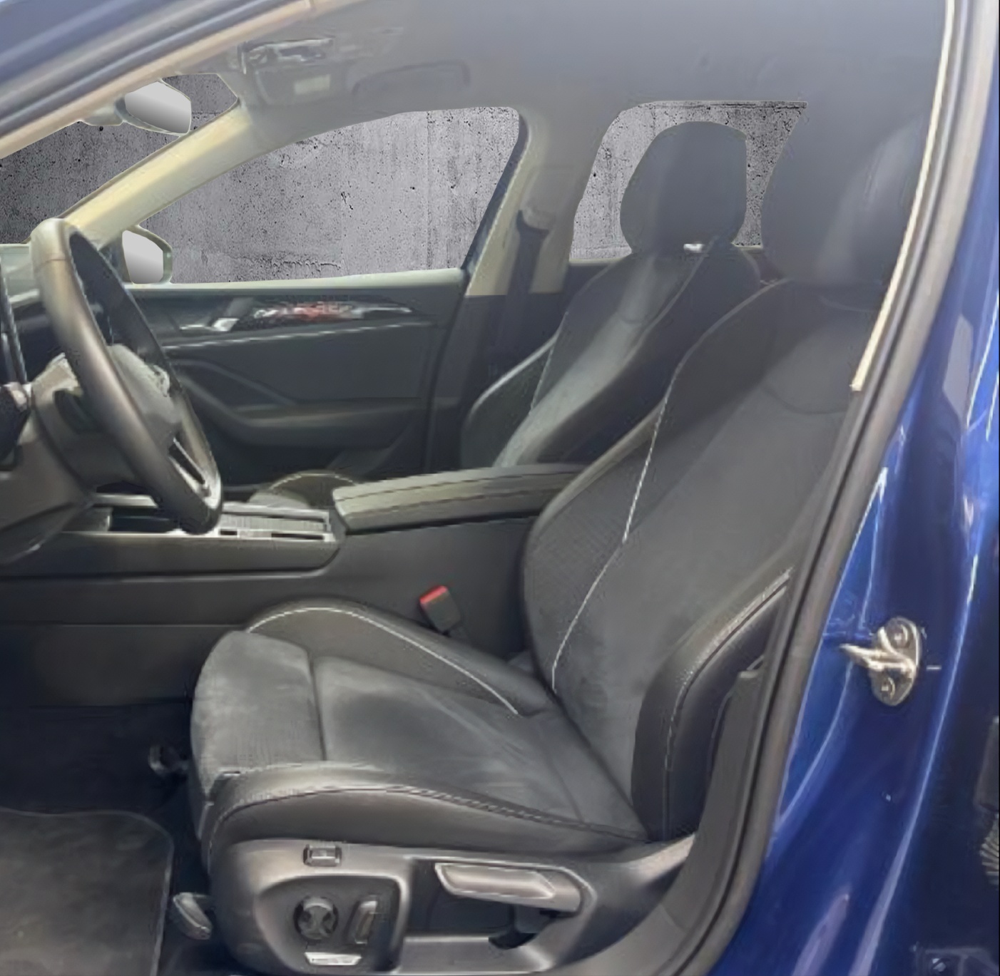 VW Passat Variant 2.0 TDI evo Business 4 Motion DSG *CH-Fahrzeug / Werksgarantie*-image-6