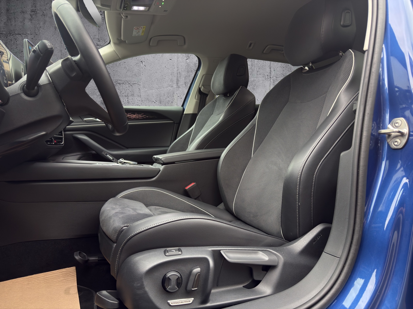VW Passat Variant 2.0 TDI evo Business 4 Motion DSG *CH-Fahrzeug / Werksgarantie*-image-5