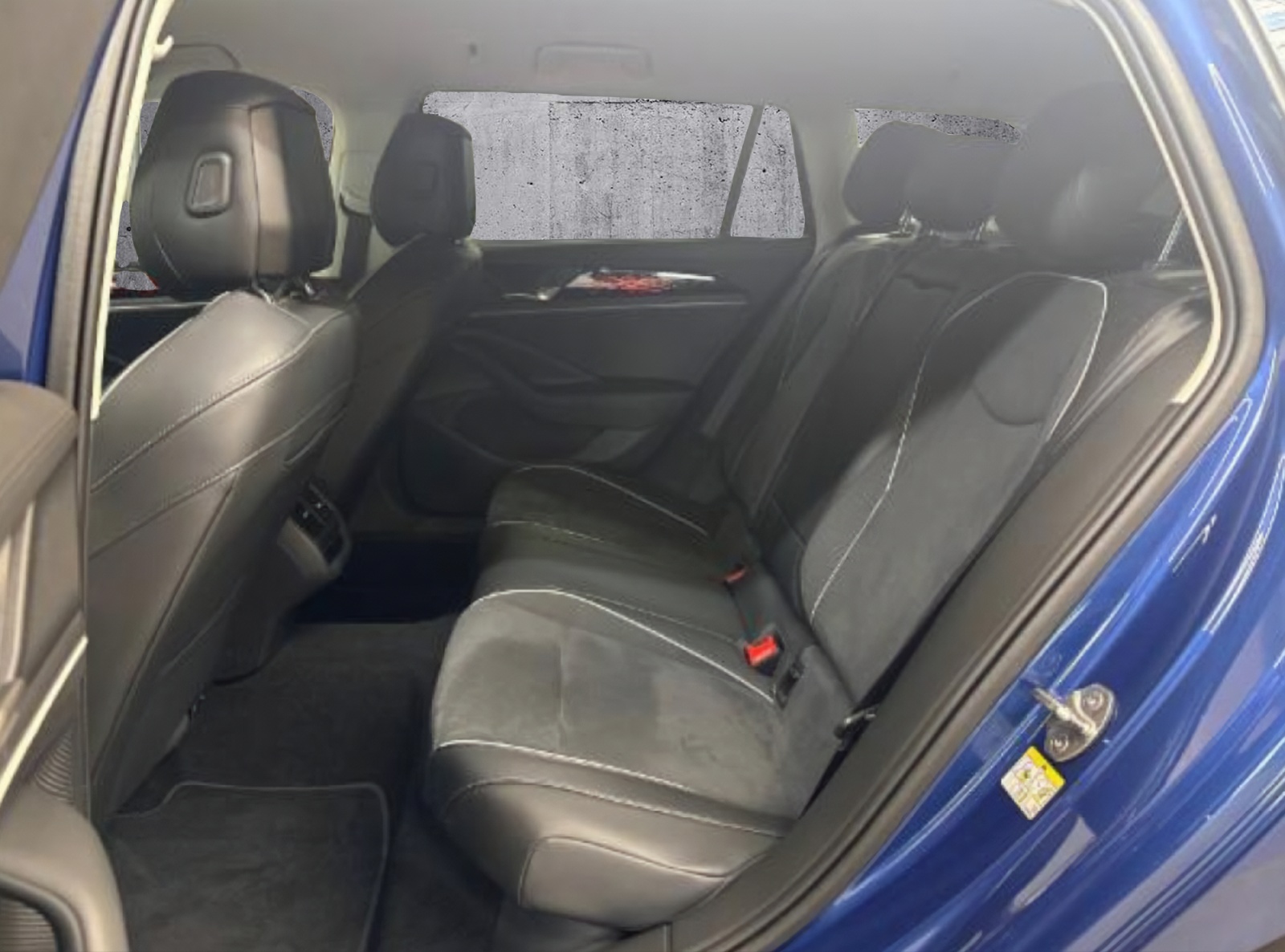 VW Passat Variant 2.0 TDI evo Business 4 Motion DSG *CH-Fahrzeug / Werksgarantie*-image-10