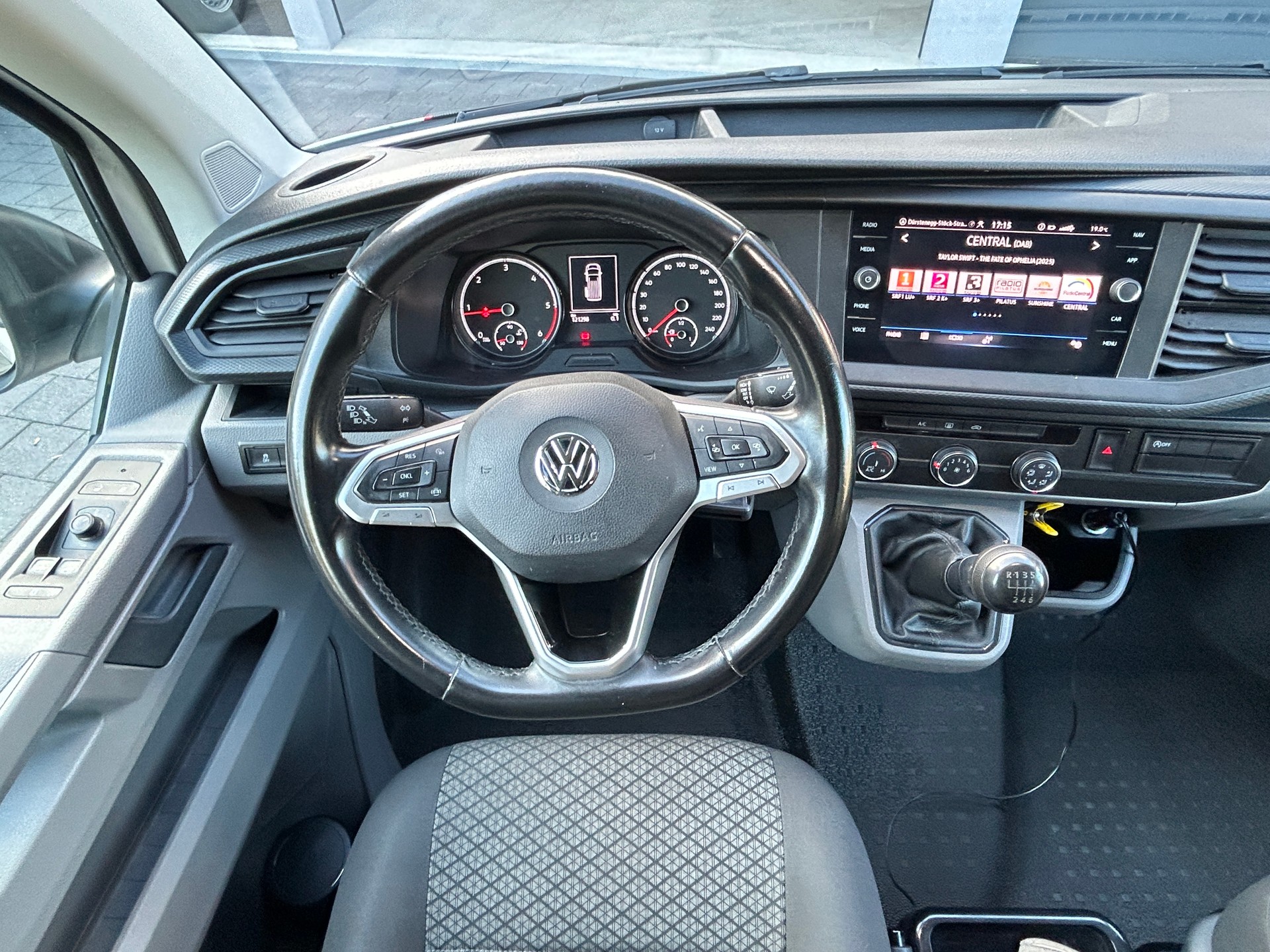 VW T6.1 Caravelle 2.0 TDI Trendline 4Motion-image-11