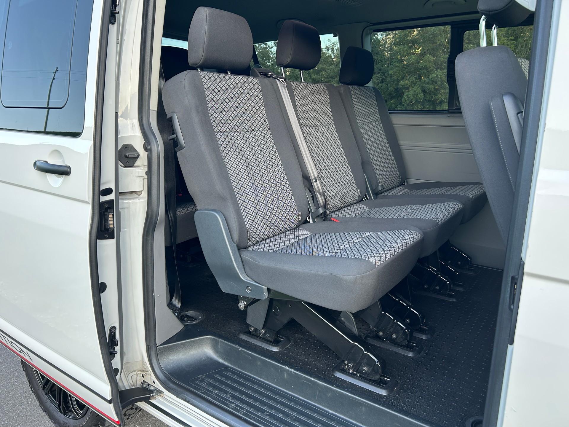 VW T6.1 Caravelle 2.0 TDI Trendline 4Motion-image-14