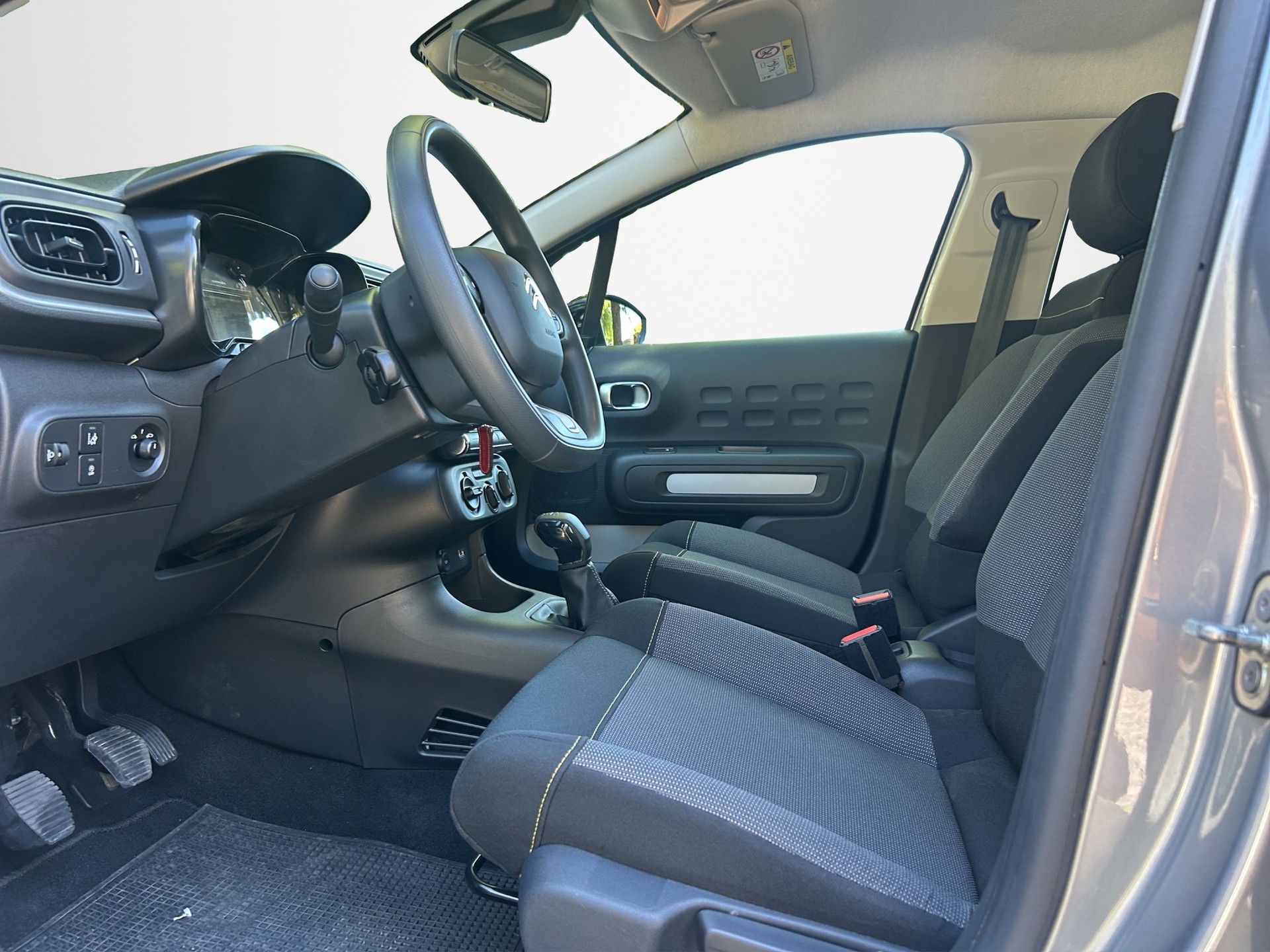 CITROEN C3 1.2i PureTech Feel-image-4