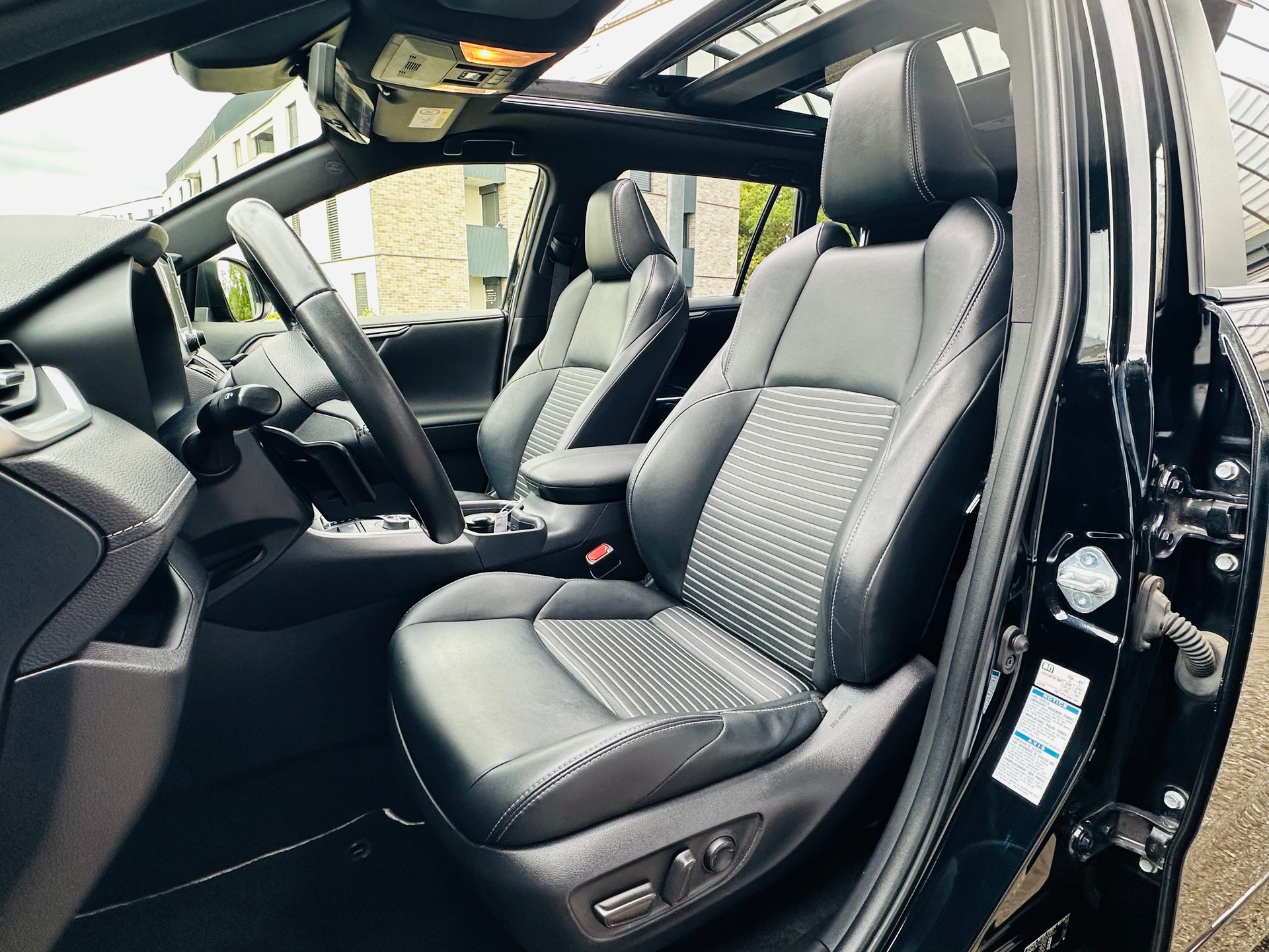 TOYOTA RAV-4 2.5 HSD Black Edition e-CVT 4WD-image-11