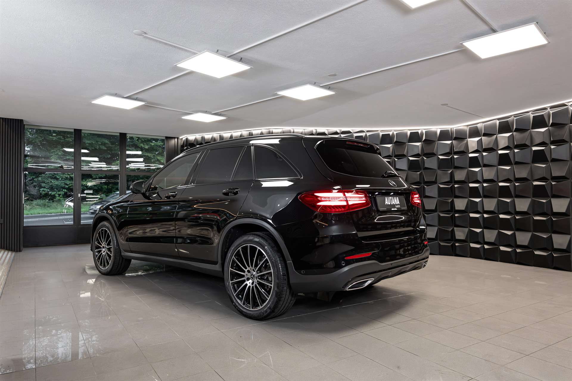 MERCEDES-BENZ GLC 350 d AMG Line 4Matic 9G-Tronic-image-2