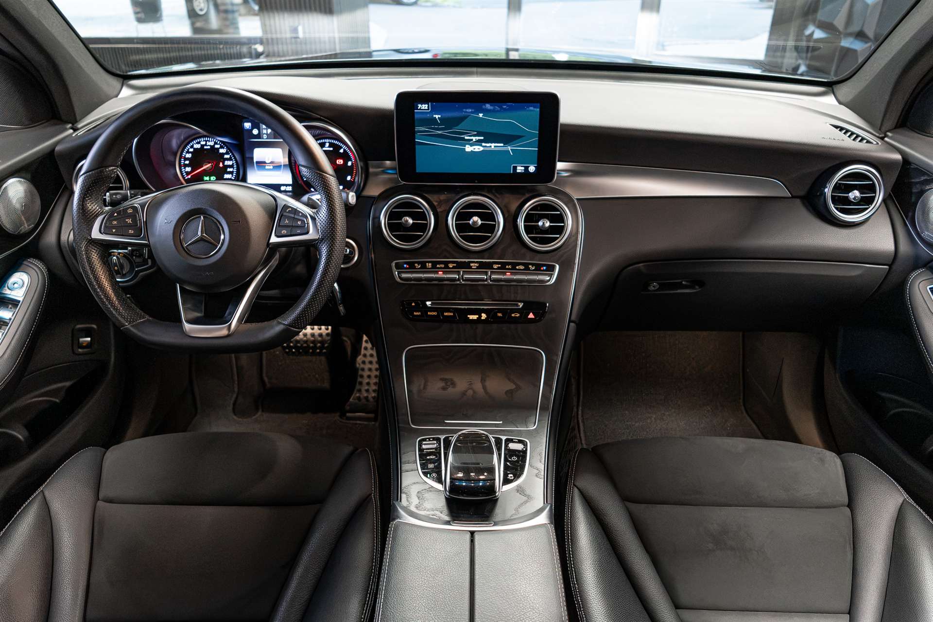 MERCEDES-BENZ GLC 350 d AMG Line 4Matic 9G-Tronic-image-5