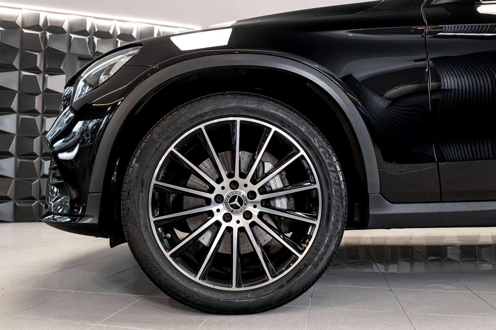 MERCEDES-BENZ GLC 350 d AMG Line 4Matic 9G-Tronic-image-27