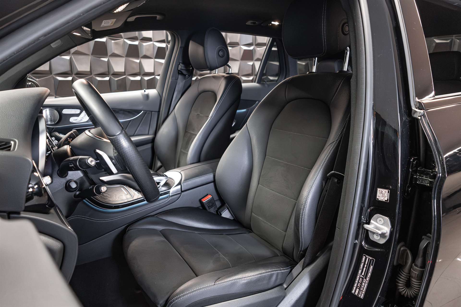 MERCEDES-BENZ GLC 350 d AMG Line 4Matic 9G-Tronic-image-13