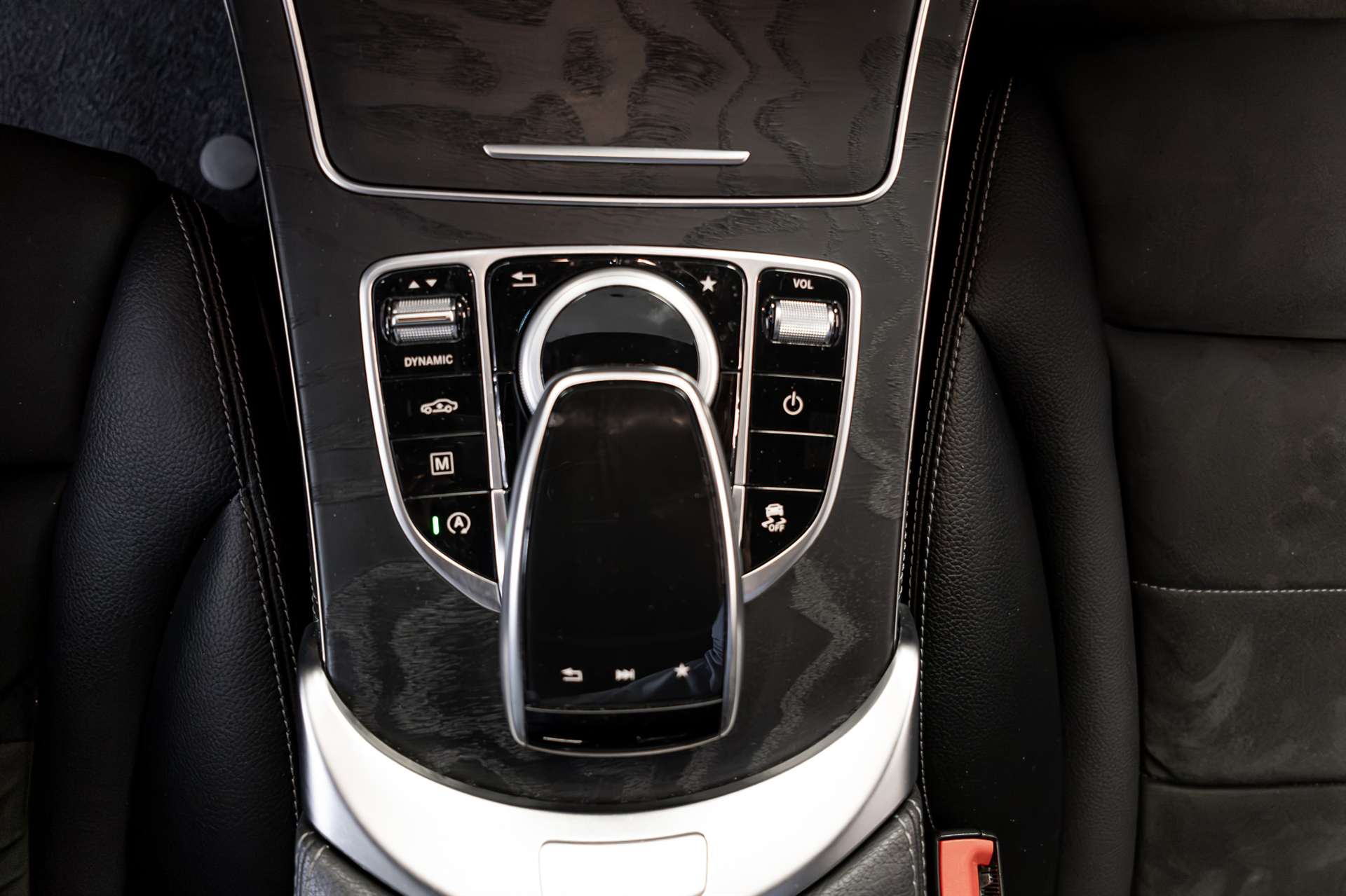 MERCEDES-BENZ GLC 350 d AMG Line 4Matic 9G-Tronic-image-18