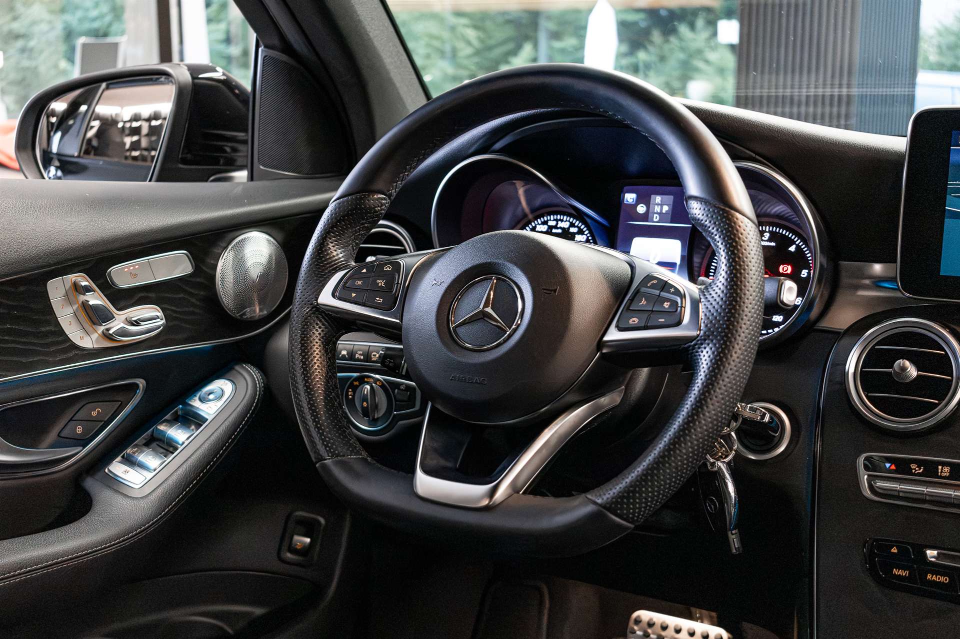 MERCEDES-BENZ GLC 350 d AMG Line 4Matic 9G-Tronic-image-6