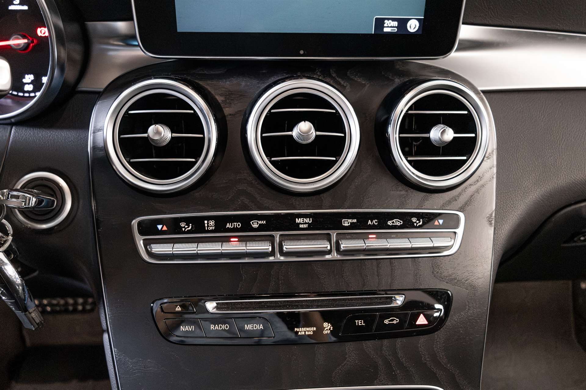 MERCEDES-BENZ GLC 350 d AMG Line 4Matic 9G-Tronic-image-17