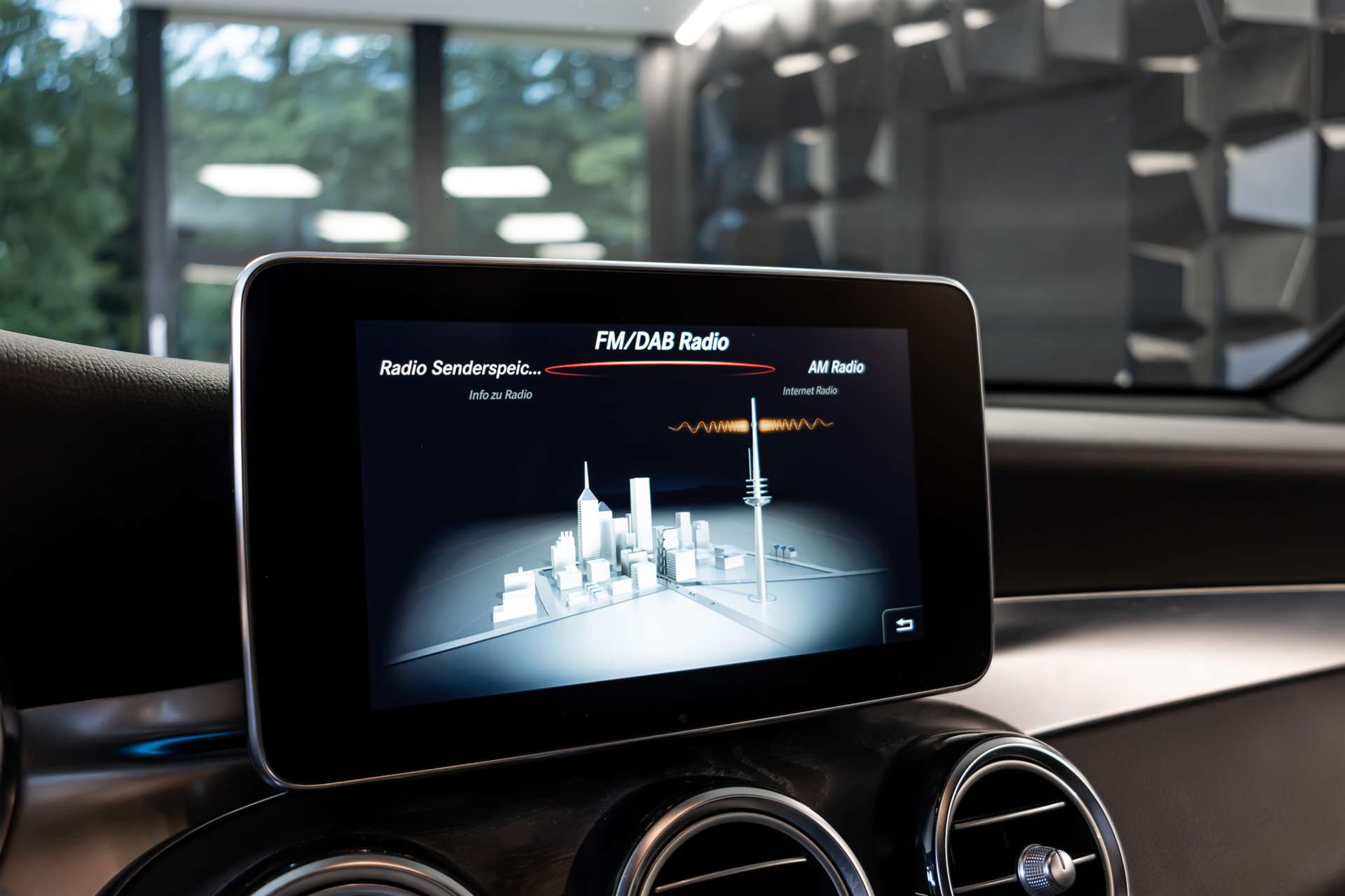 MERCEDES-BENZ GLC 350 d AMG Line 4Matic 9G-Tronic-image-14