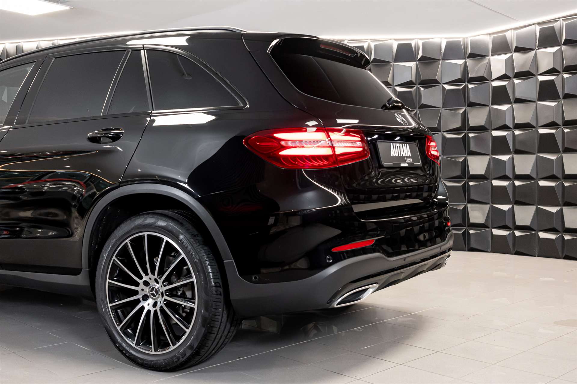 MERCEDES-BENZ GLC 350 d AMG Line 4Matic 9G-Tronic-image-28