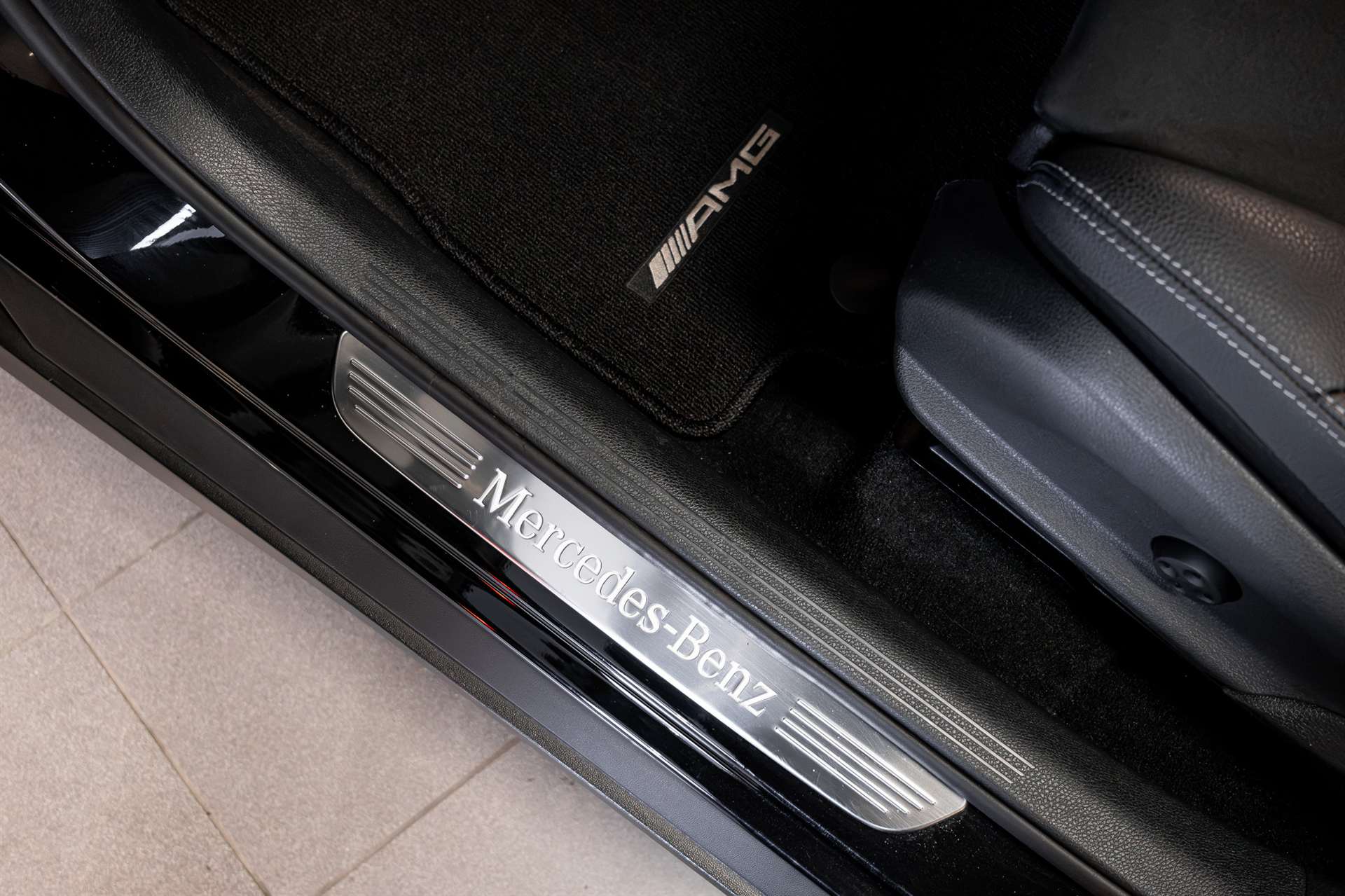 MERCEDES-BENZ GLC 350 d AMG Line 4Matic 9G-Tronic-image-11