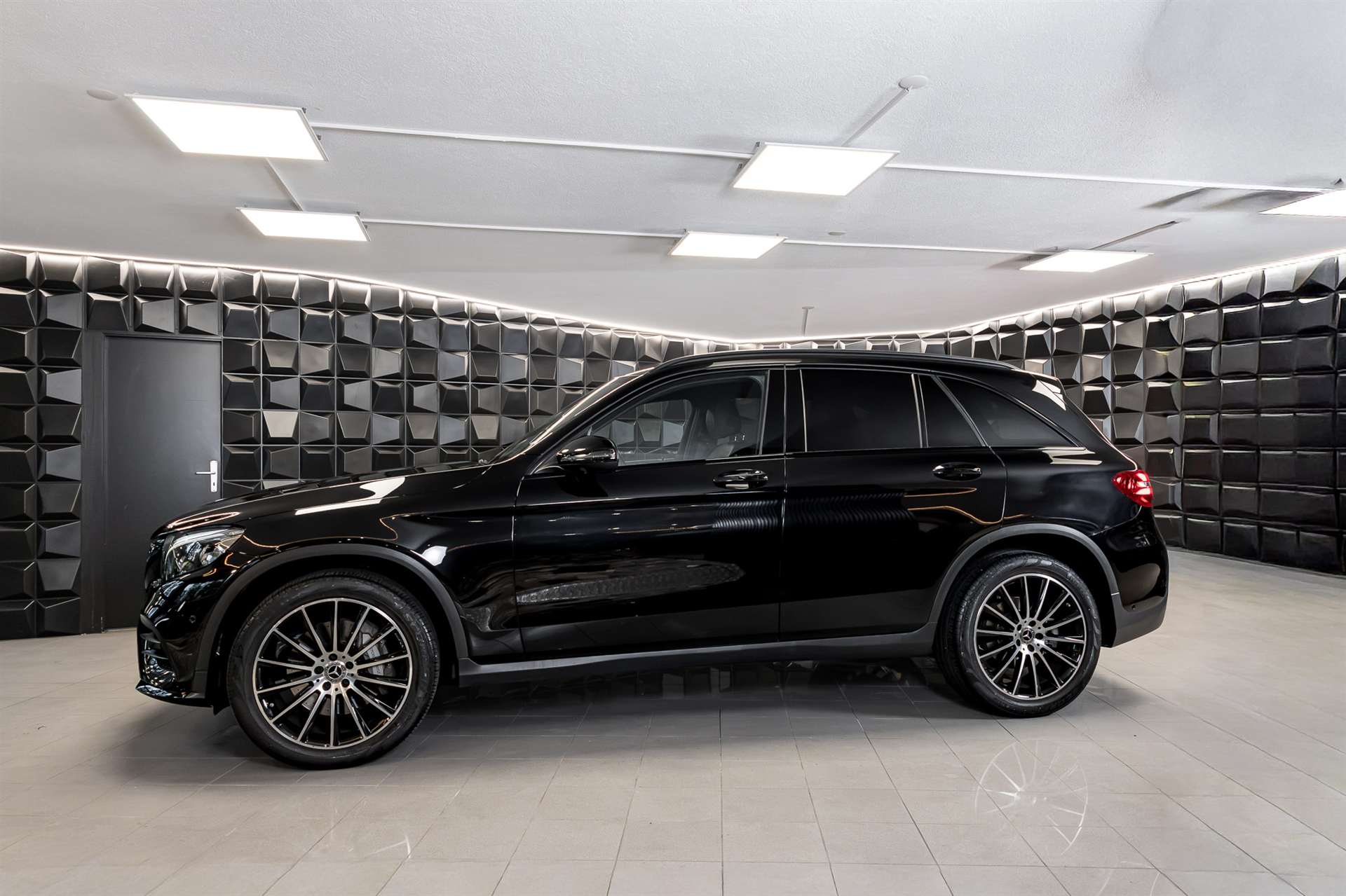MERCEDES-BENZ GLC 350 d AMG Line 4Matic 9G-Tronic-image-1