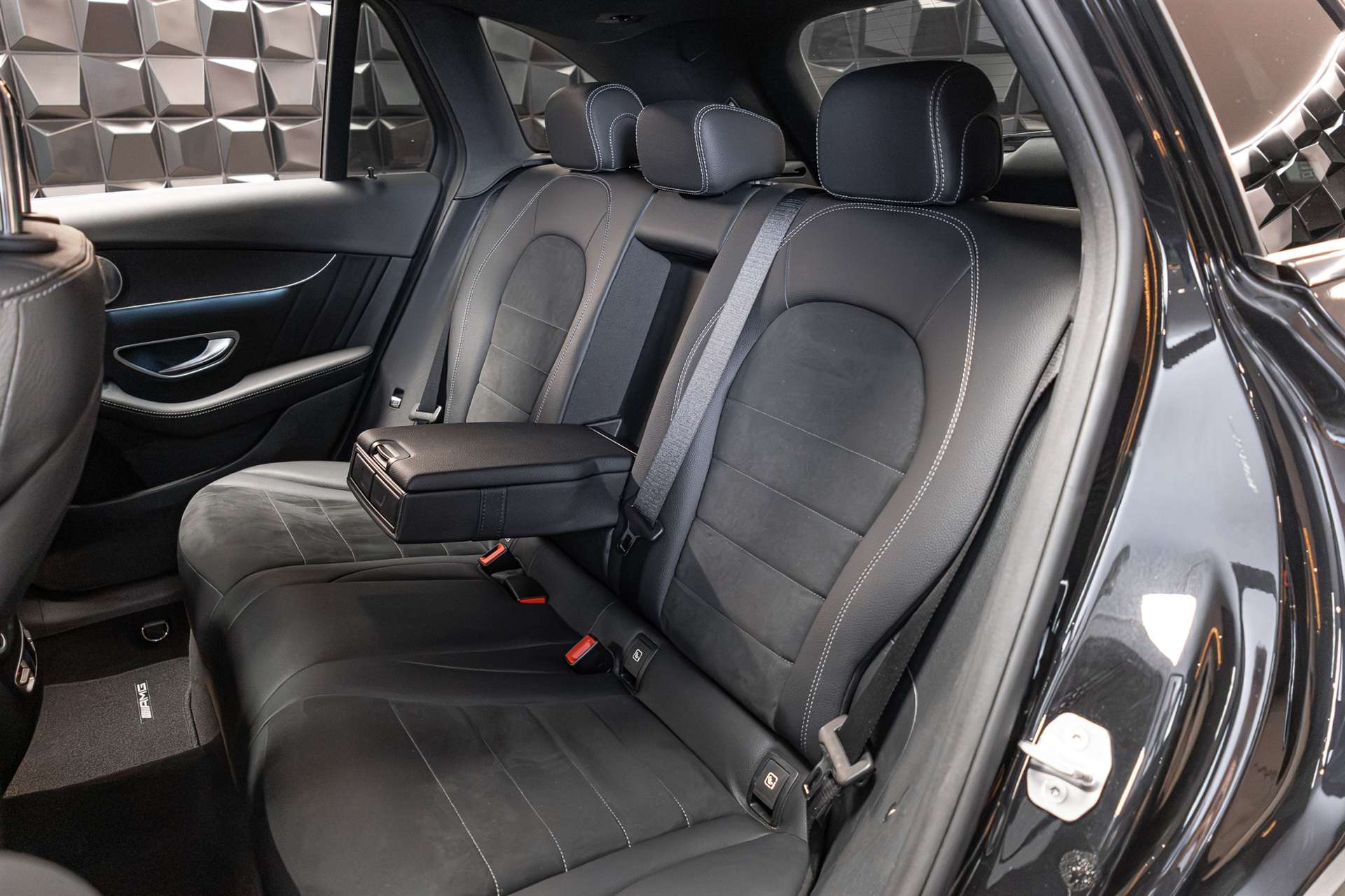 MERCEDES-BENZ GLC 350 d AMG Line 4Matic 9G-Tronic-image-22