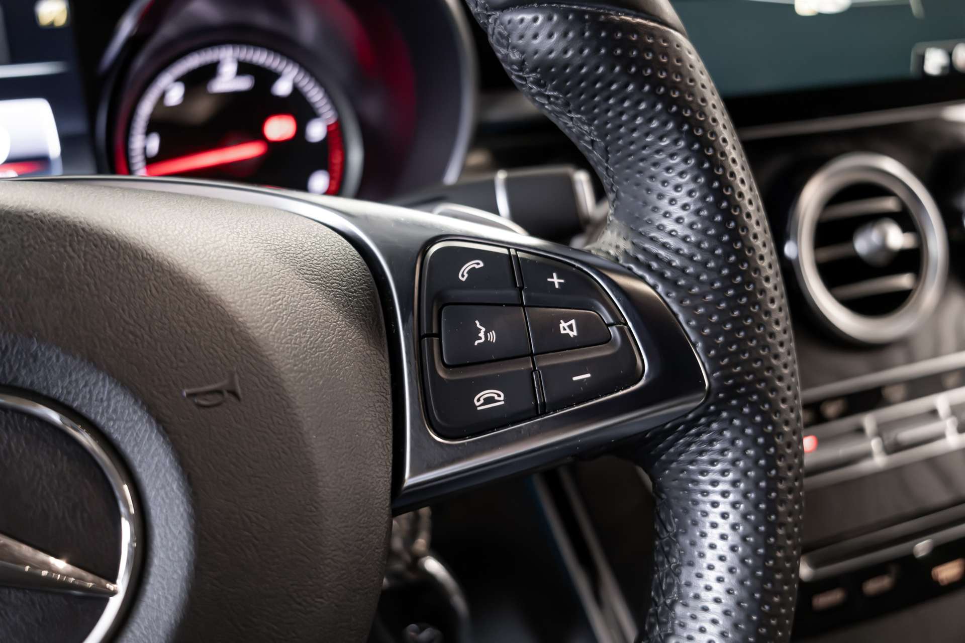 MERCEDES-BENZ GLC 350 d AMG Line 4Matic 9G-Tronic-image-8