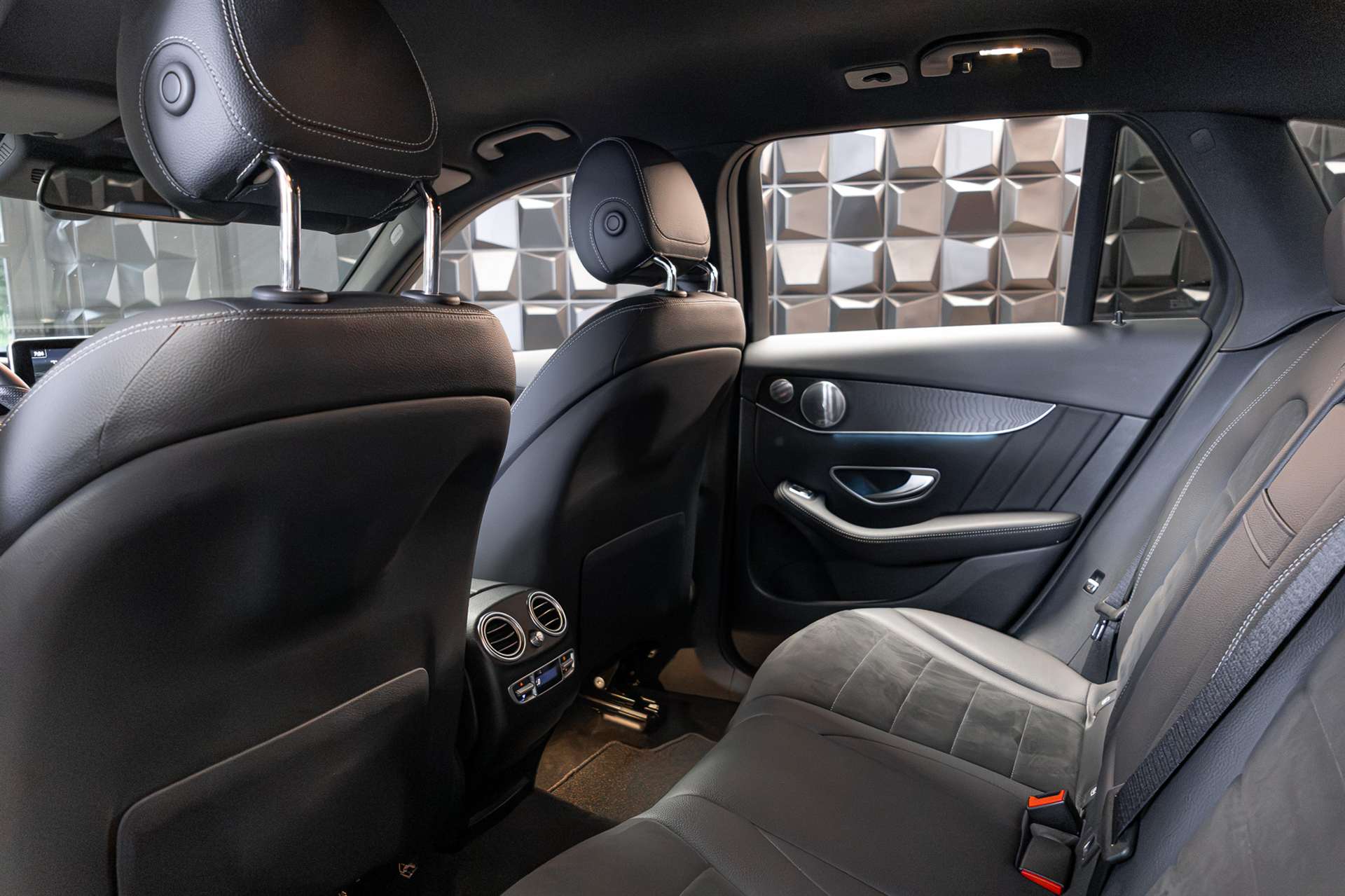 MERCEDES-BENZ GLC 350 d AMG Line 4Matic 9G-Tronic-image-21