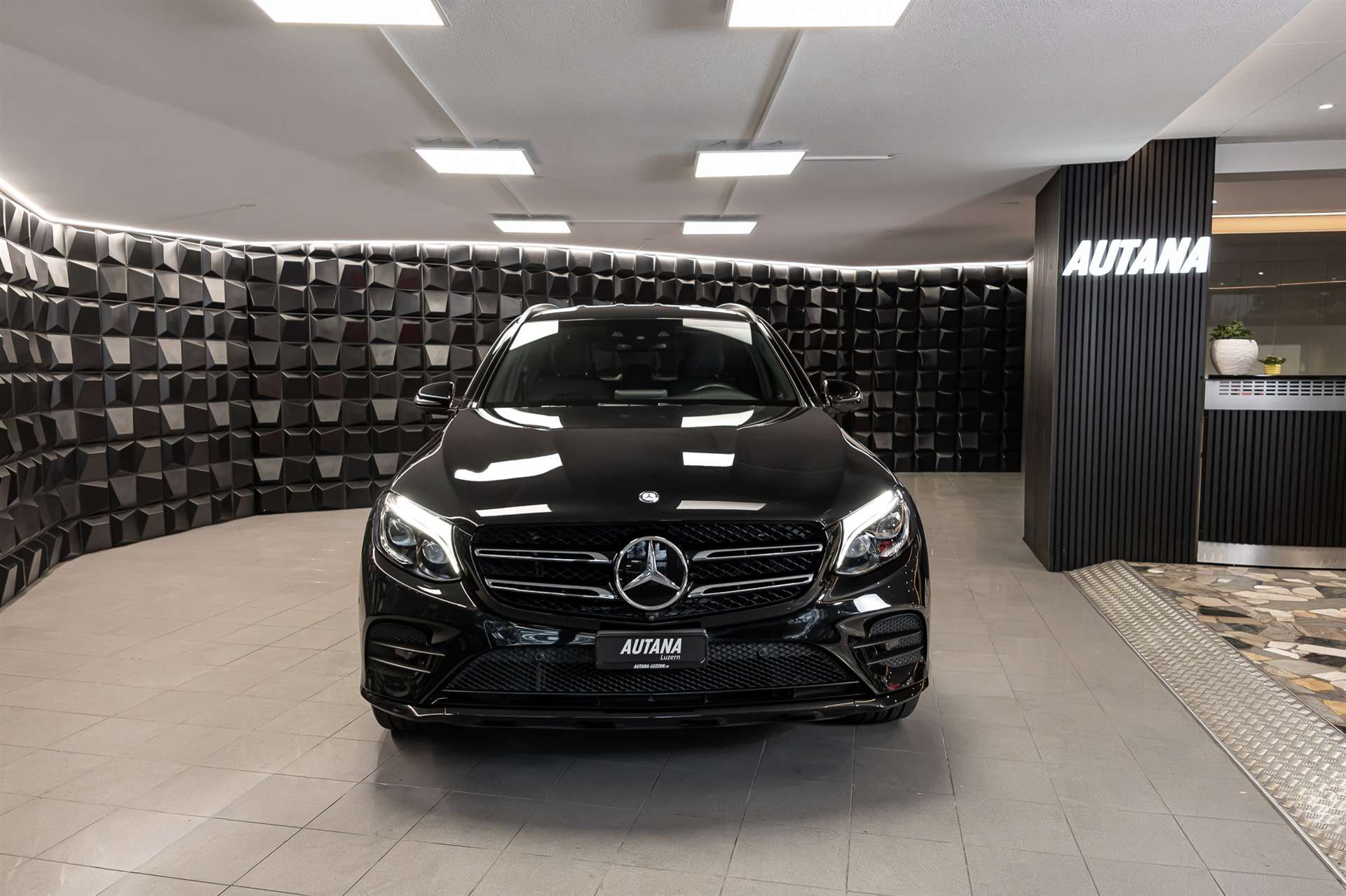 MERCEDES-BENZ GLC 350 d AMG Line 4Matic 9G-Tronic-image-3