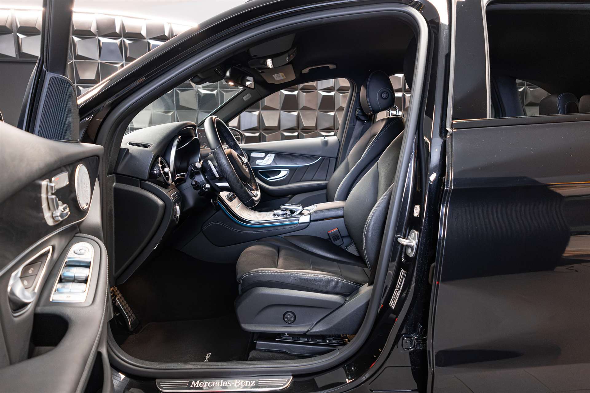 MERCEDES-BENZ GLC 350 d AMG Line 4Matic 9G-Tronic-image-10