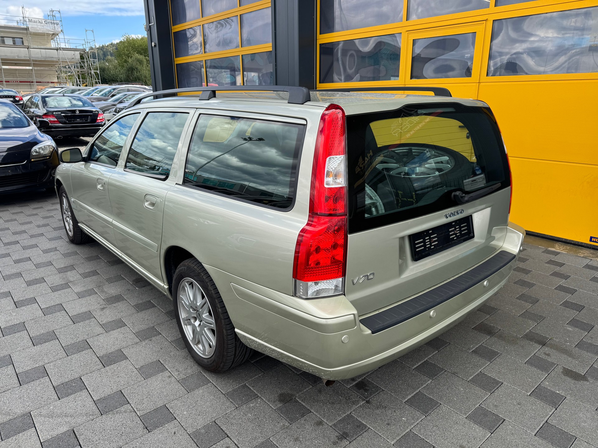 VOLVO V70 2.4 Bi-Fuel Momentum-image-14