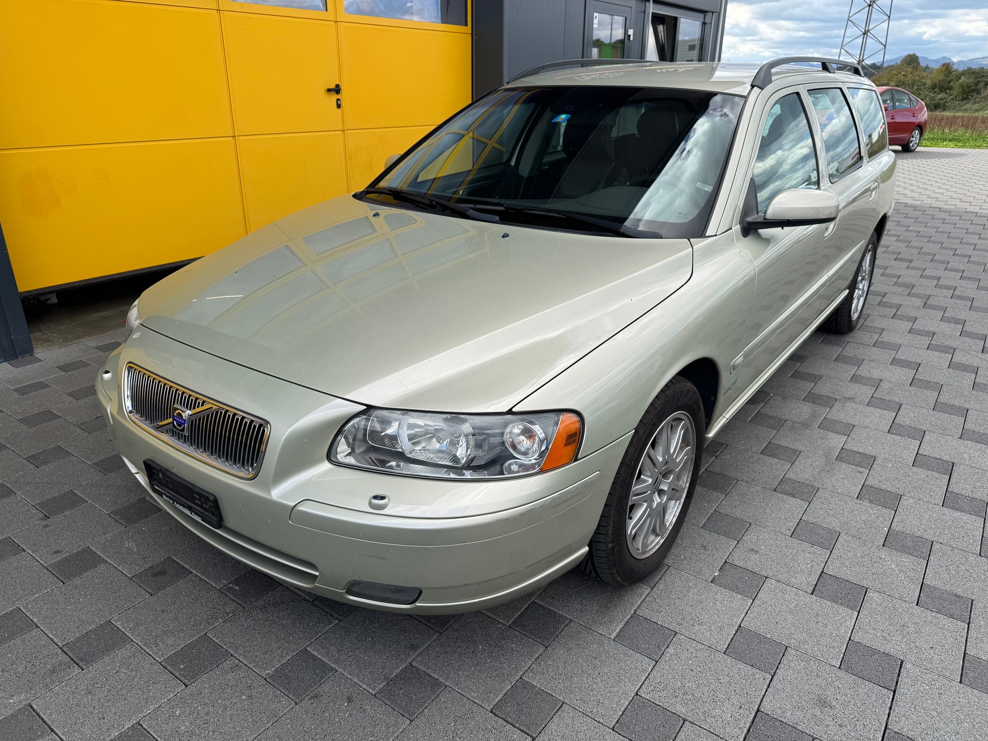 VOLVO V70 2.4 Bi-Fuel Momentum-image-0