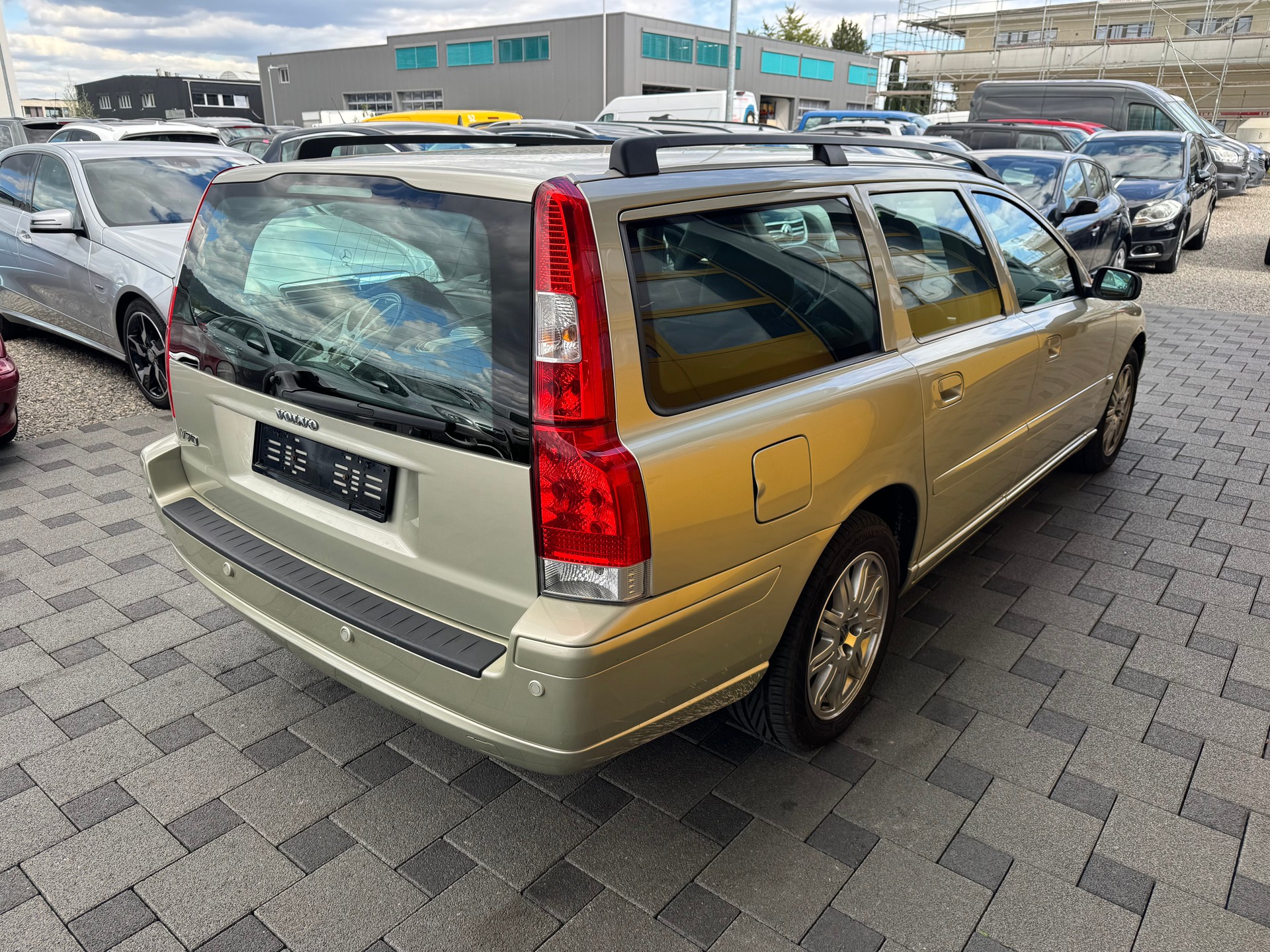 VOLVO V70 2.4 Bi-Fuel Momentum-image-4
