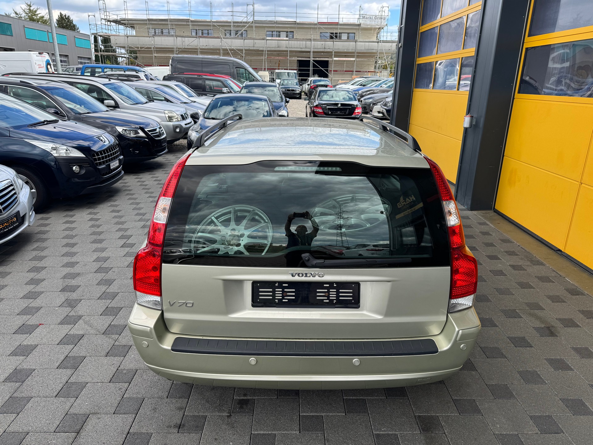 VOLVO V70 2.4 Bi-Fuel Momentum-image-7