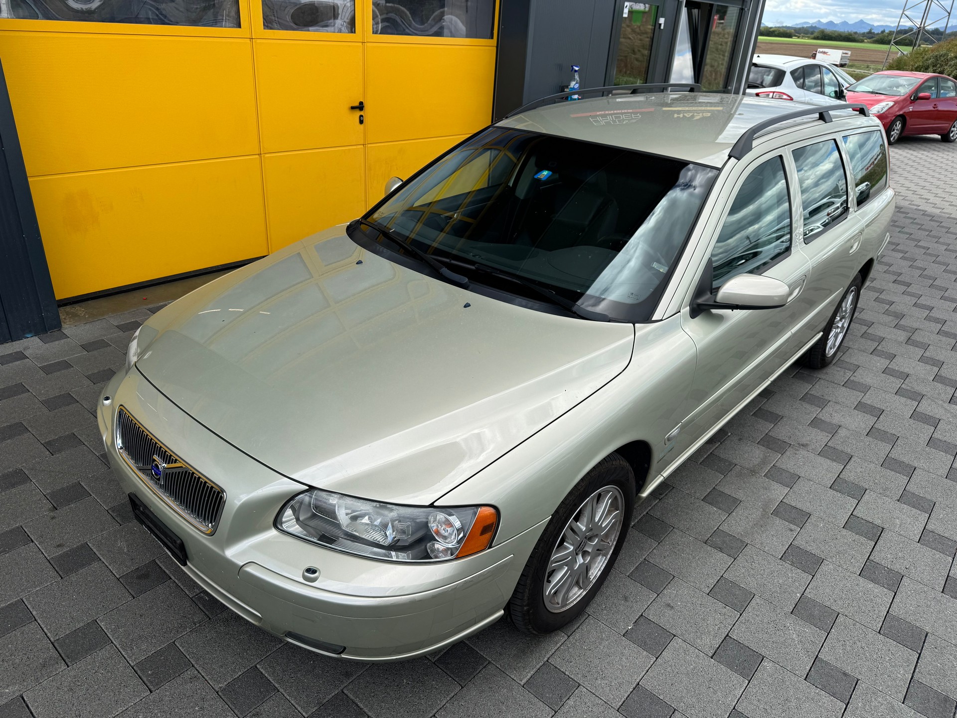 VOLVO V70 2.4 Bi-Fuel Momentum-image-9