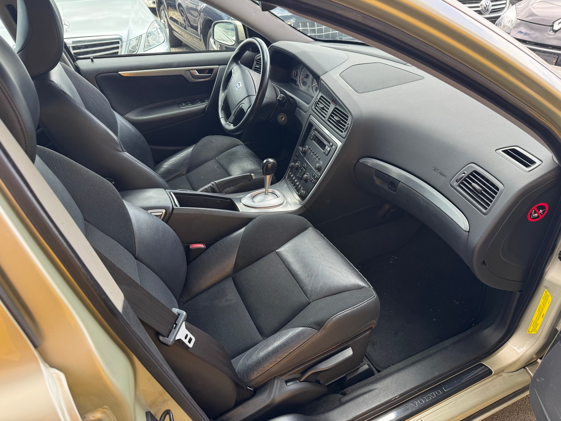 VOLVO V70 2.4 Bi-Fuel Momentum-image-15
