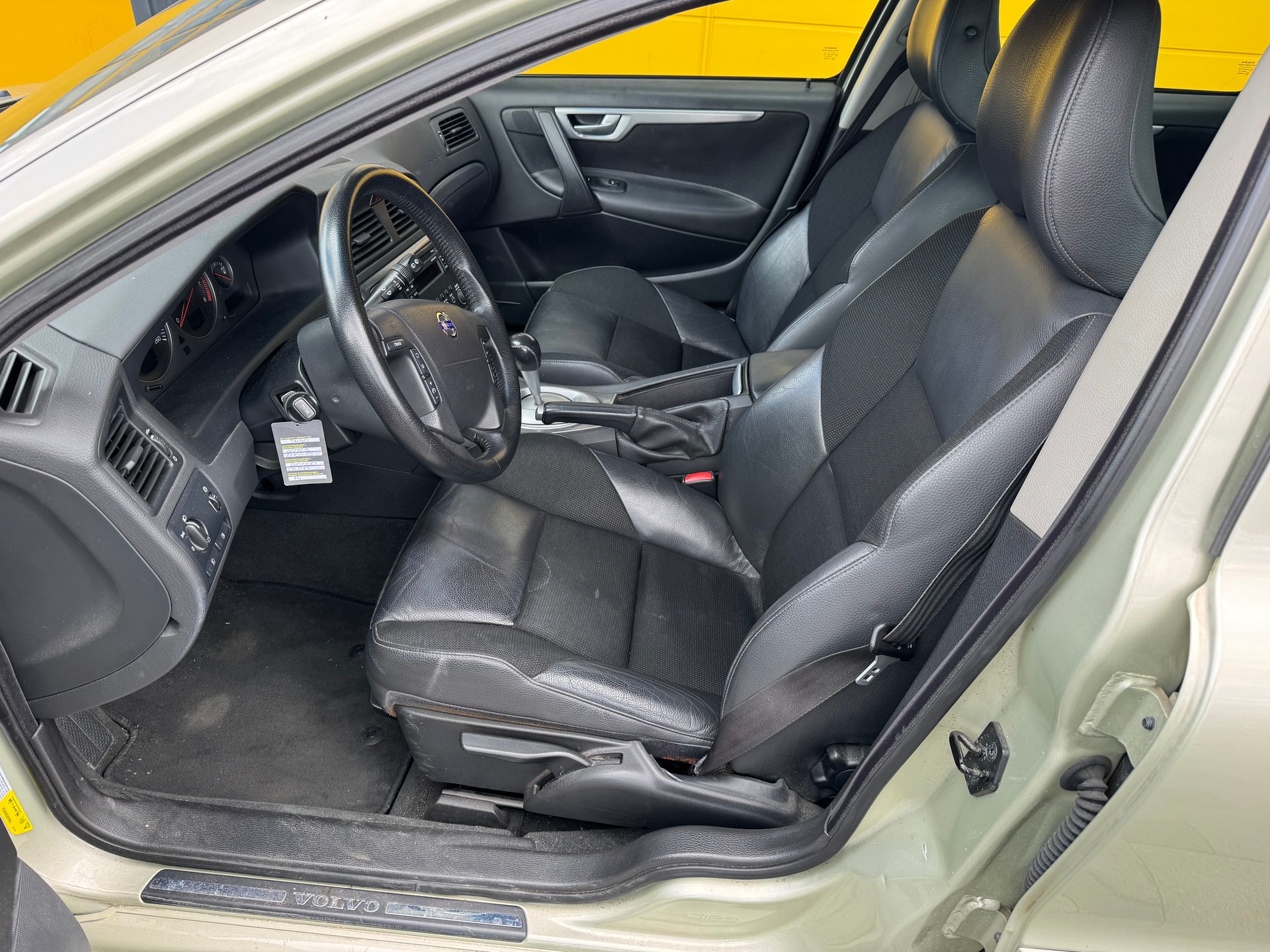 VOLVO V70 2.4 Bi-Fuel Momentum-image-10