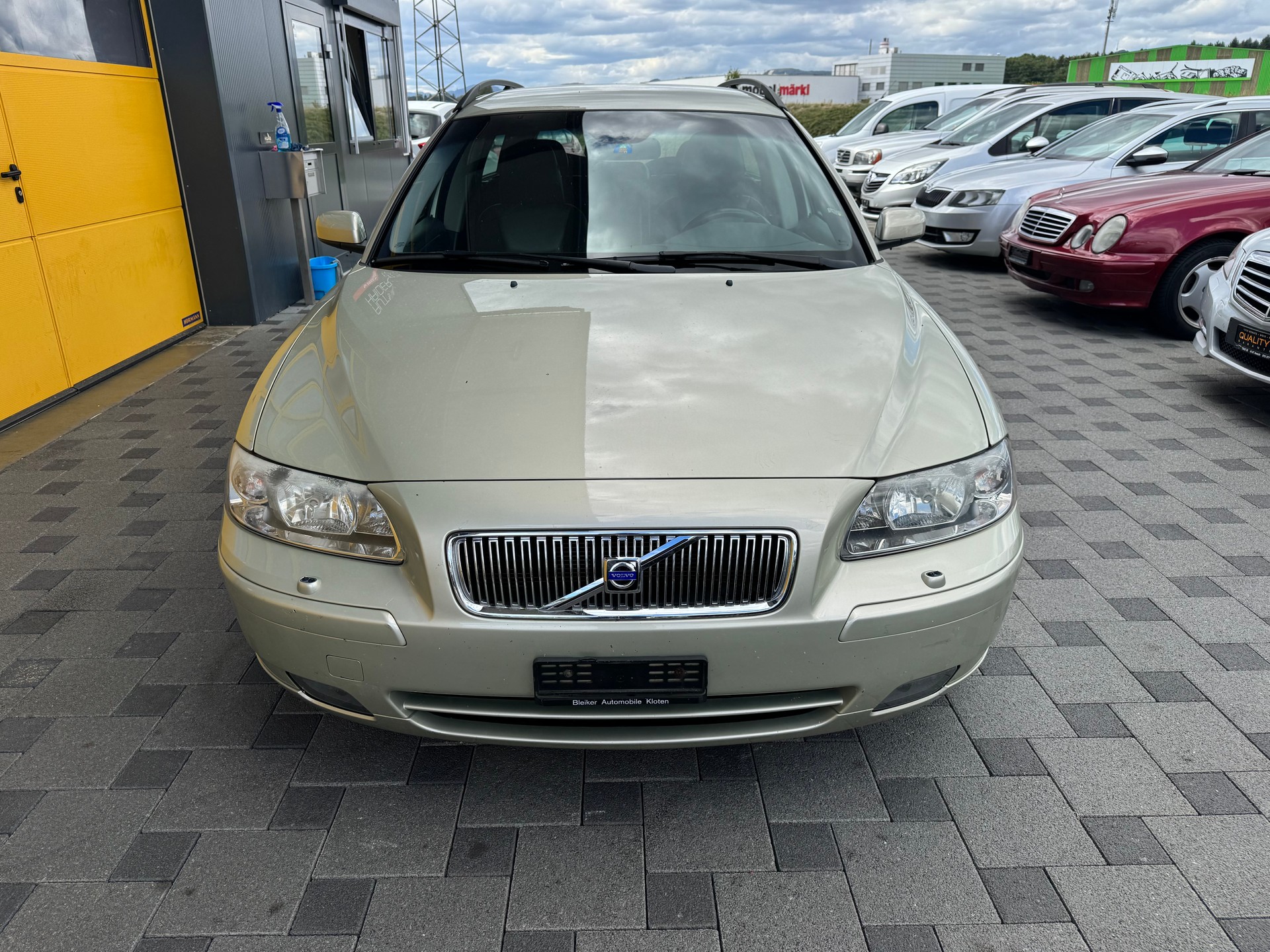 VOLVO V70 2.4 Bi-Fuel Momentum-image-1