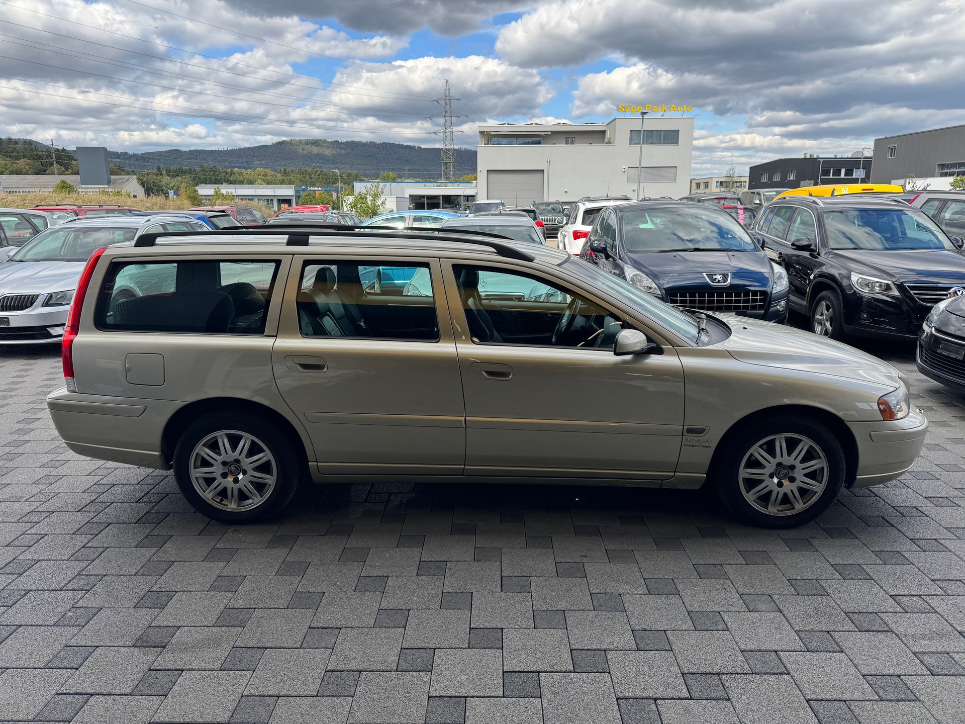 VOLVO V70 2.4 Bi-Fuel Momentum-image-3