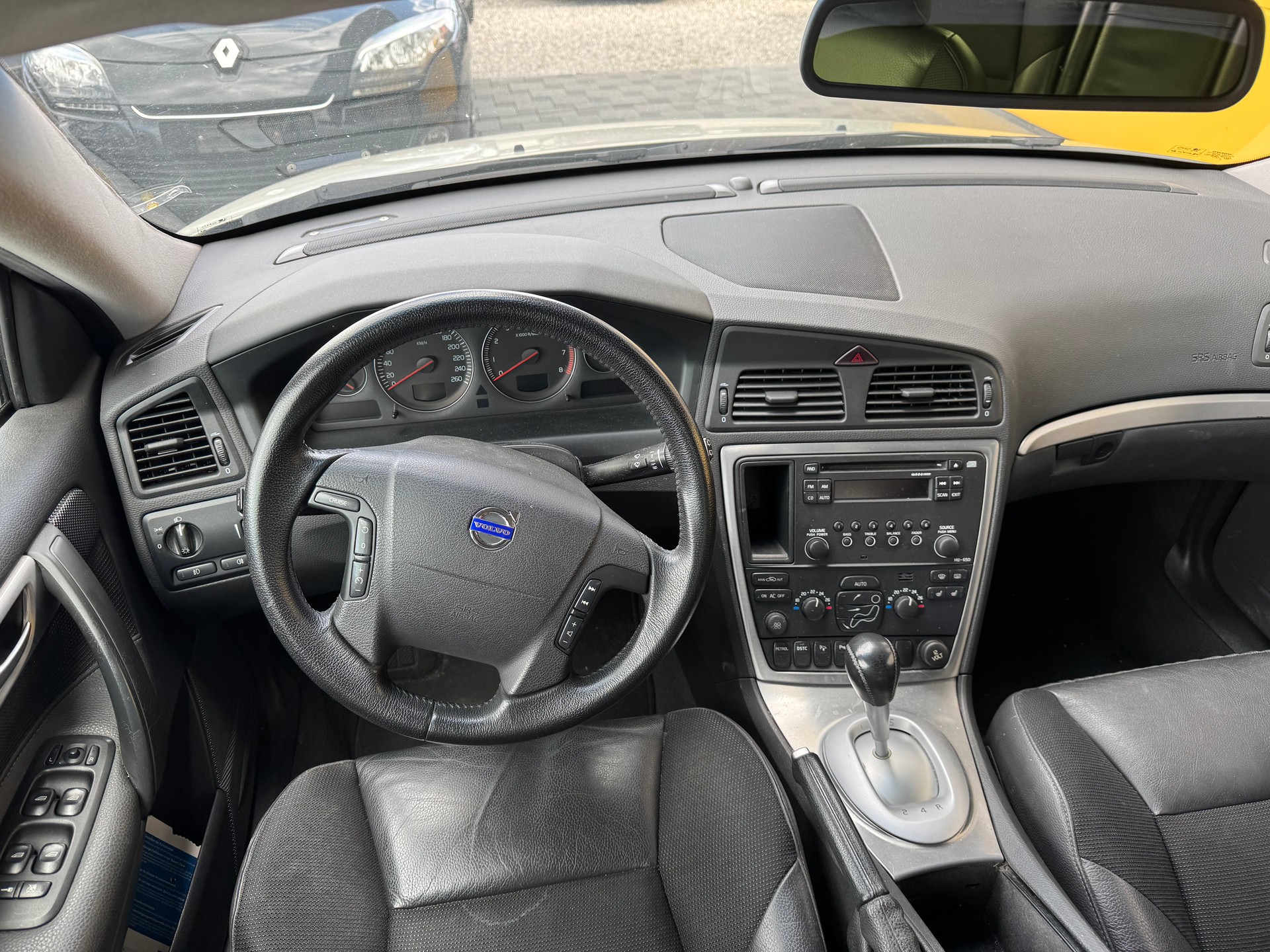 VOLVO V70 2.4 Bi-Fuel Momentum-image-12