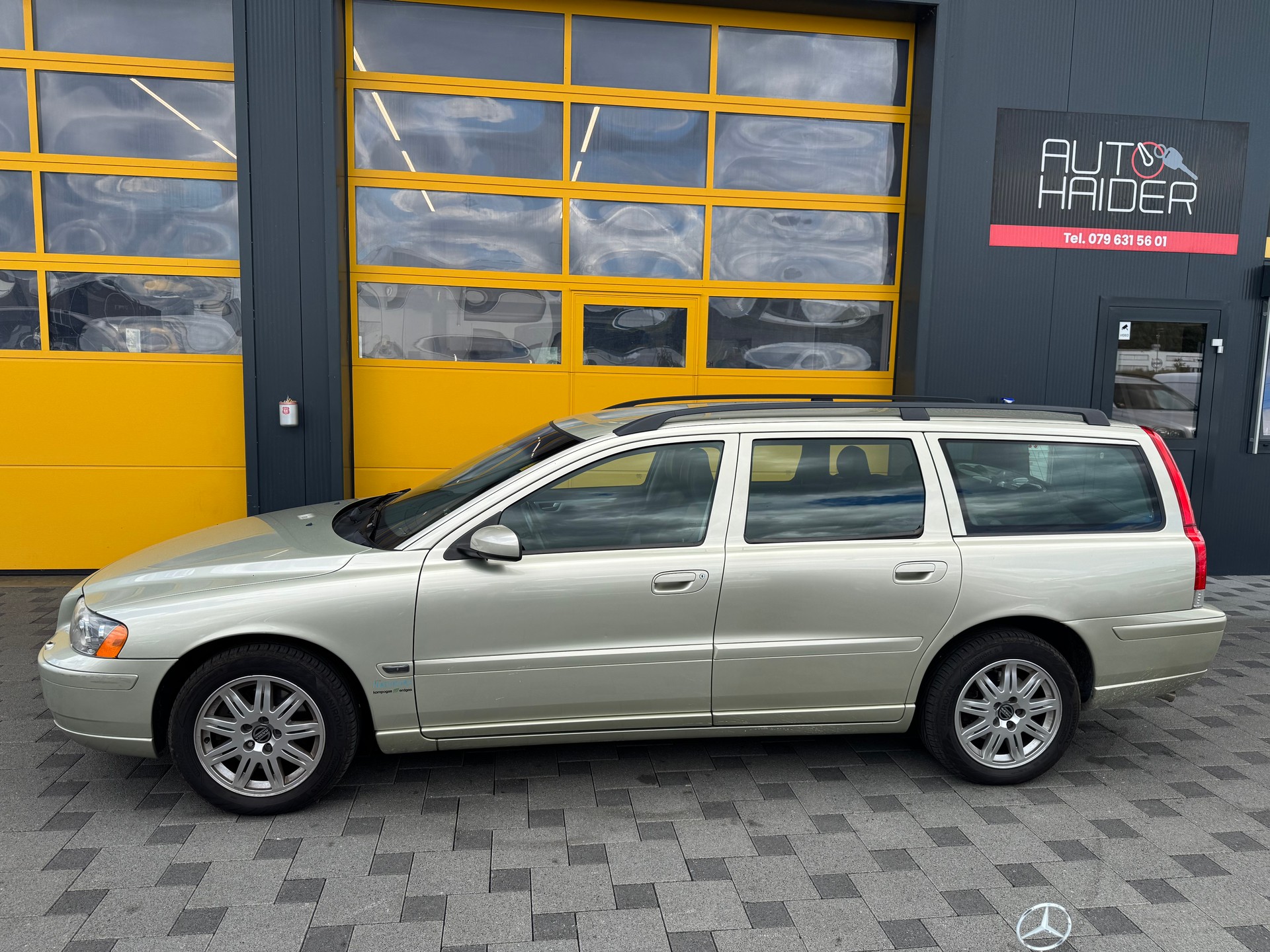 VOLVO V70 2.4 Bi-Fuel Momentum-image-6