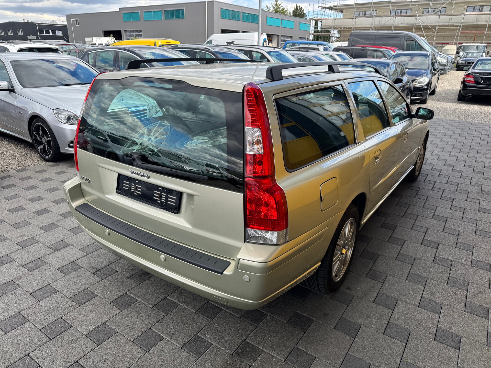 VOLVO V70 2.4 Bi-Fuel Momentum-image-8