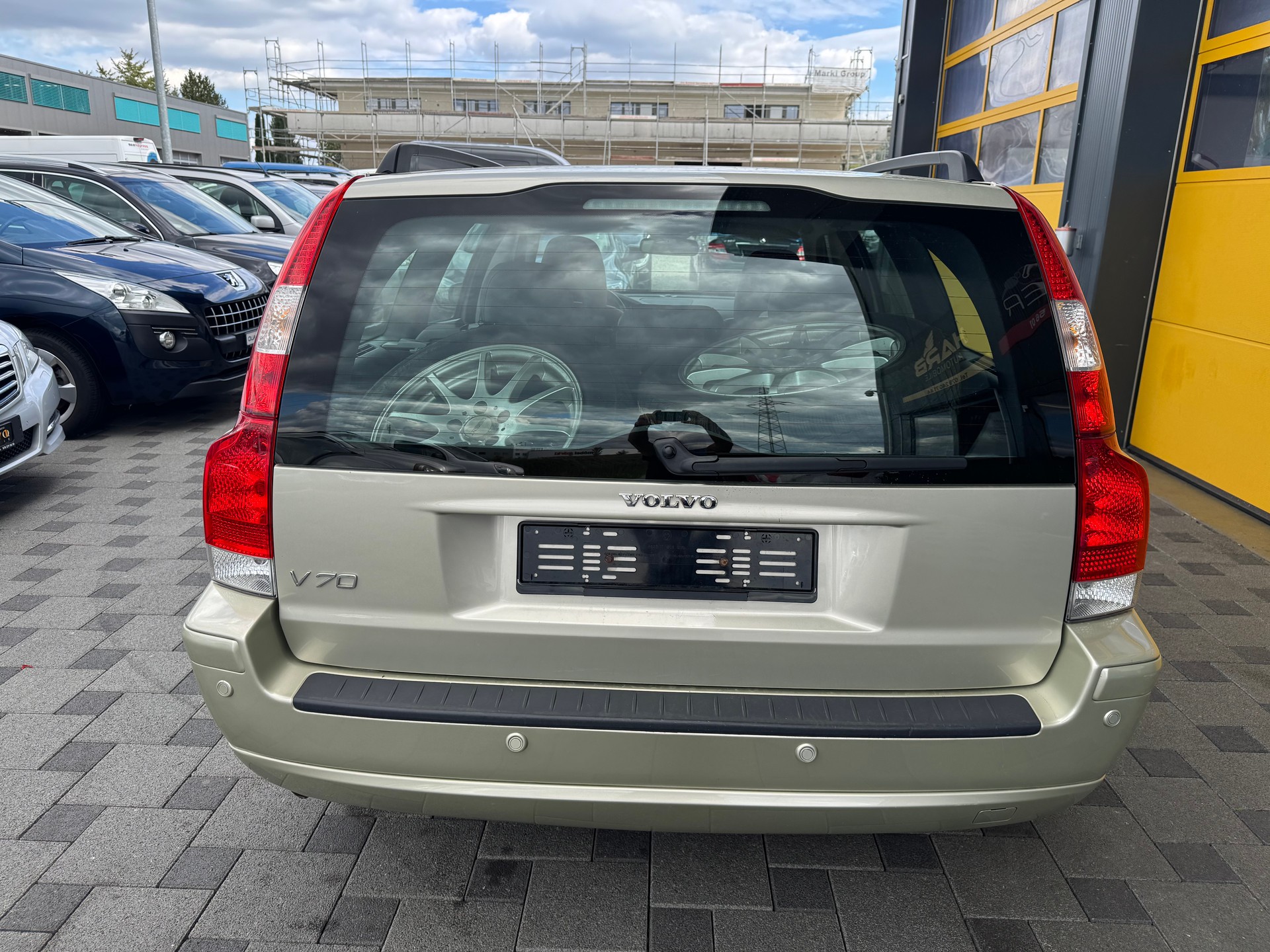 VOLVO V70 2.4 Bi-Fuel Momentum-image-5