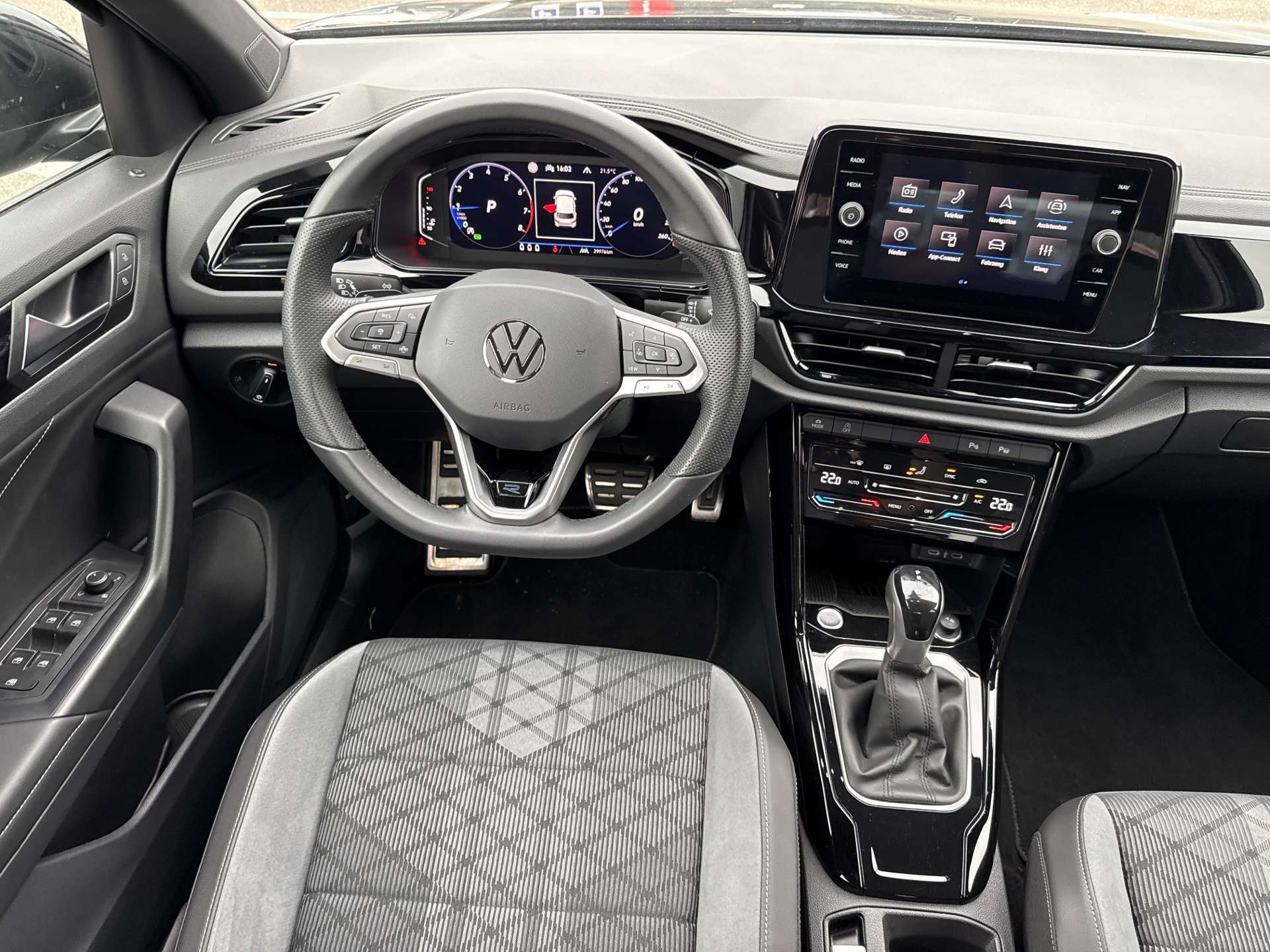 VW T-Roc 1.5 TSi EVO R-Line DSG-Automat-image-4
