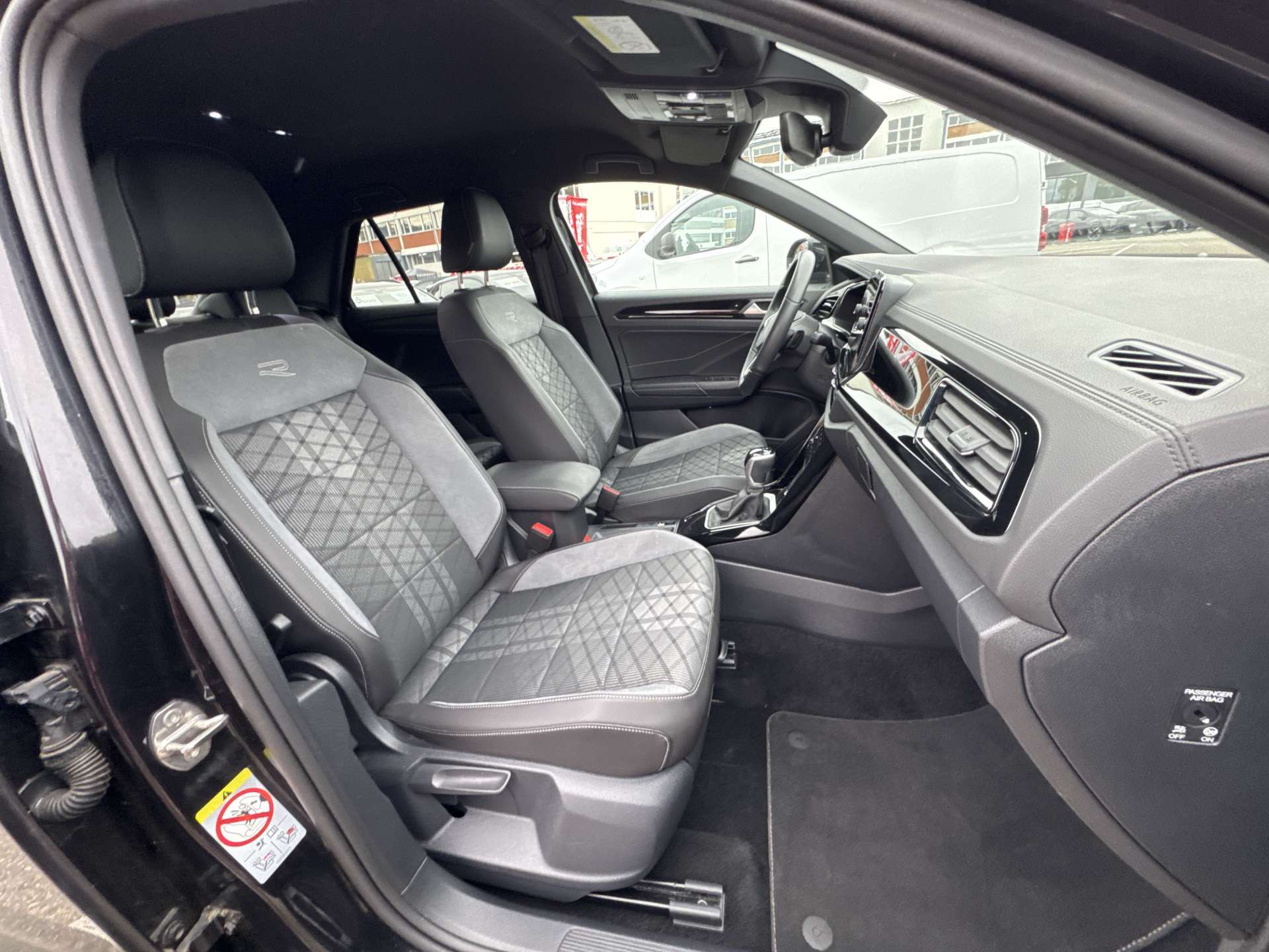 VW T-Roc 1.5 TSi EVO R-Line DSG-Automat-image-12