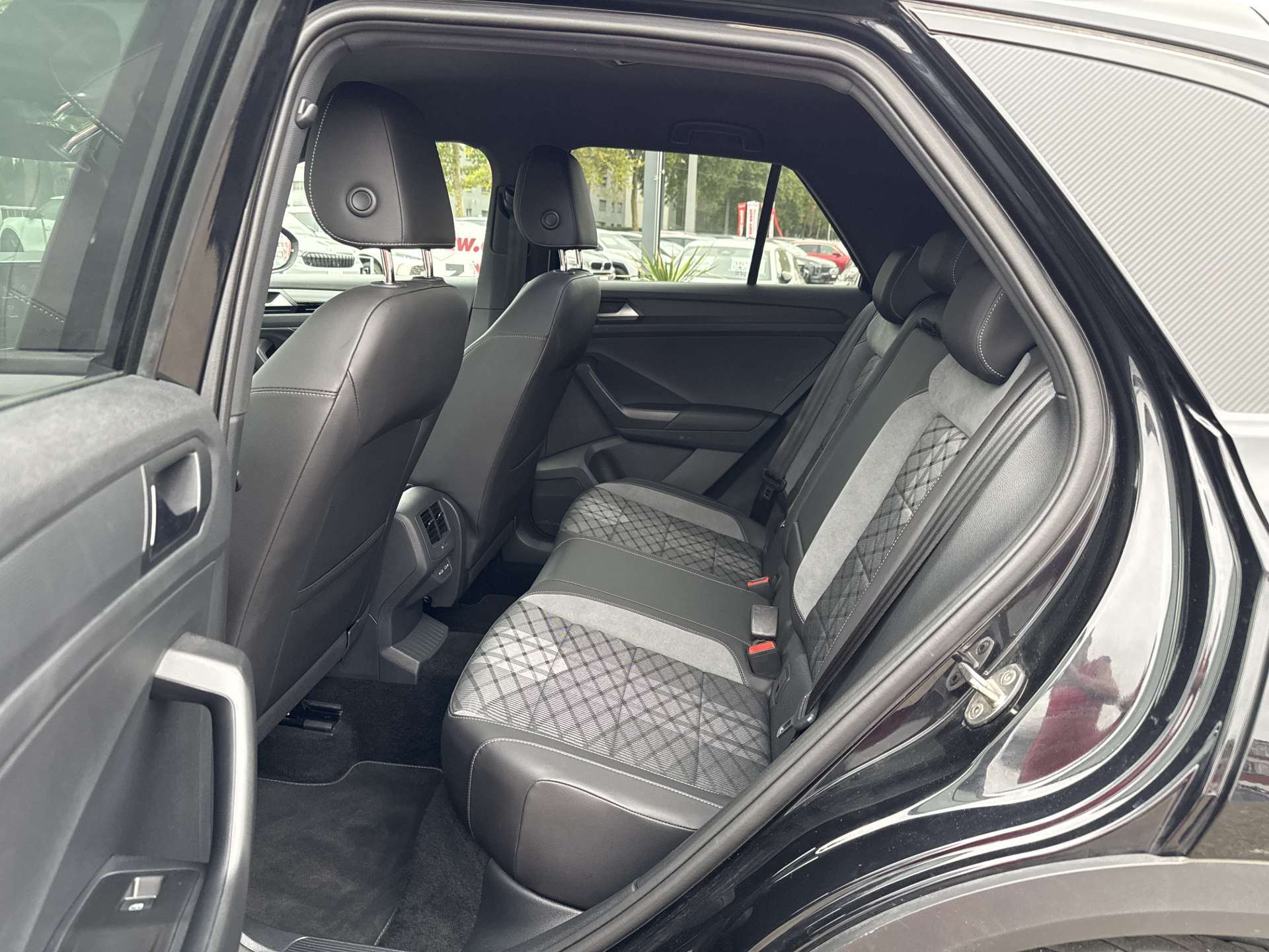 VW T-Roc 1.5 TSi EVO R-Line DSG-Automat-image-6