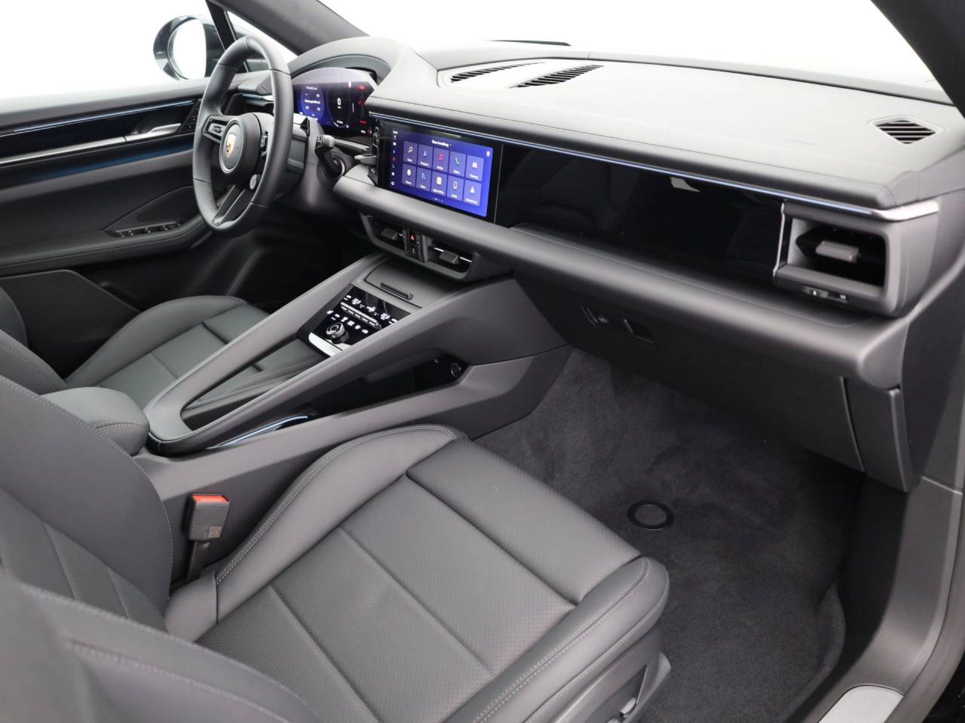 PORSCHE Macan 4-image-11