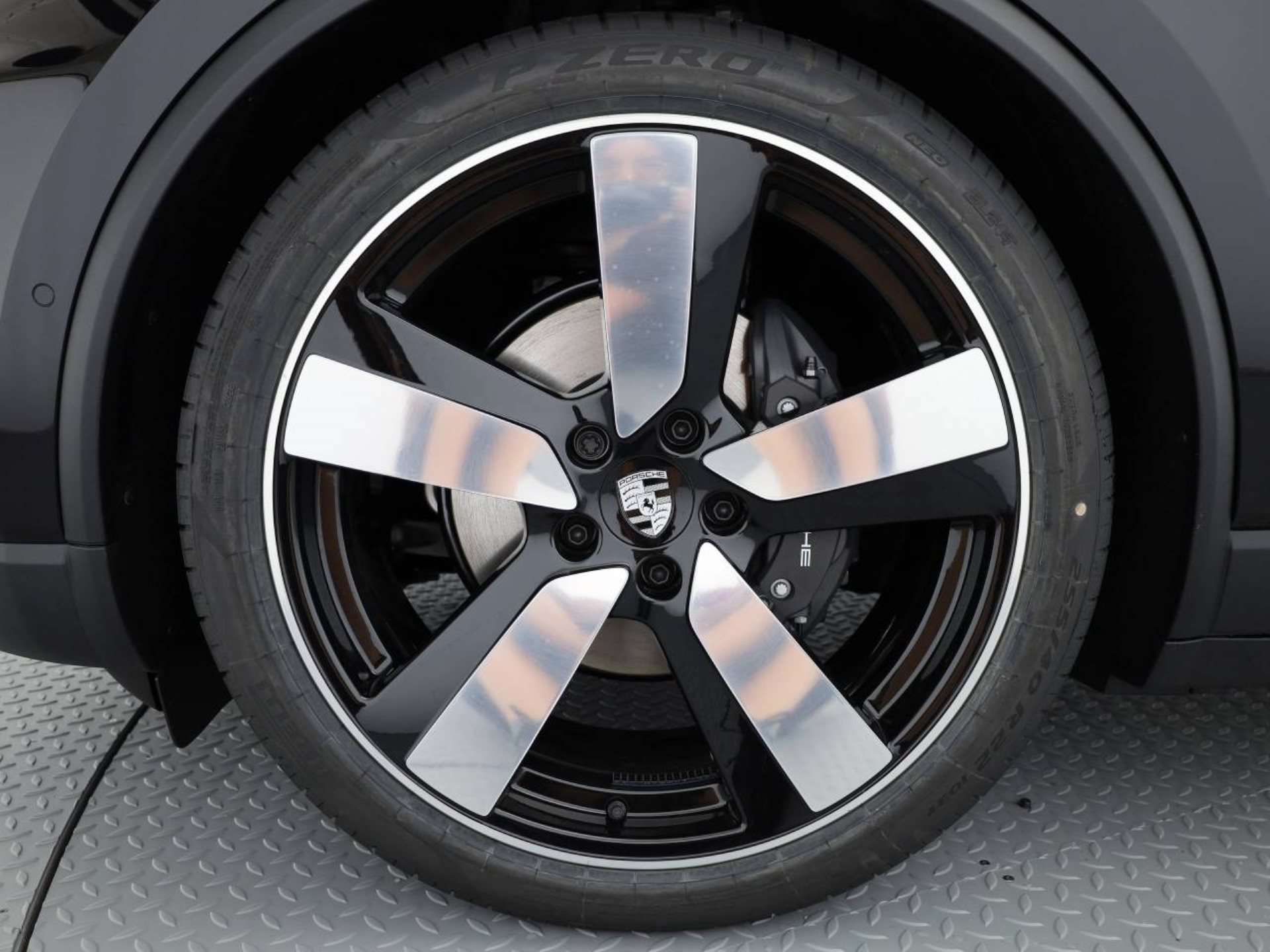 PORSCHE Macan 4-image-8