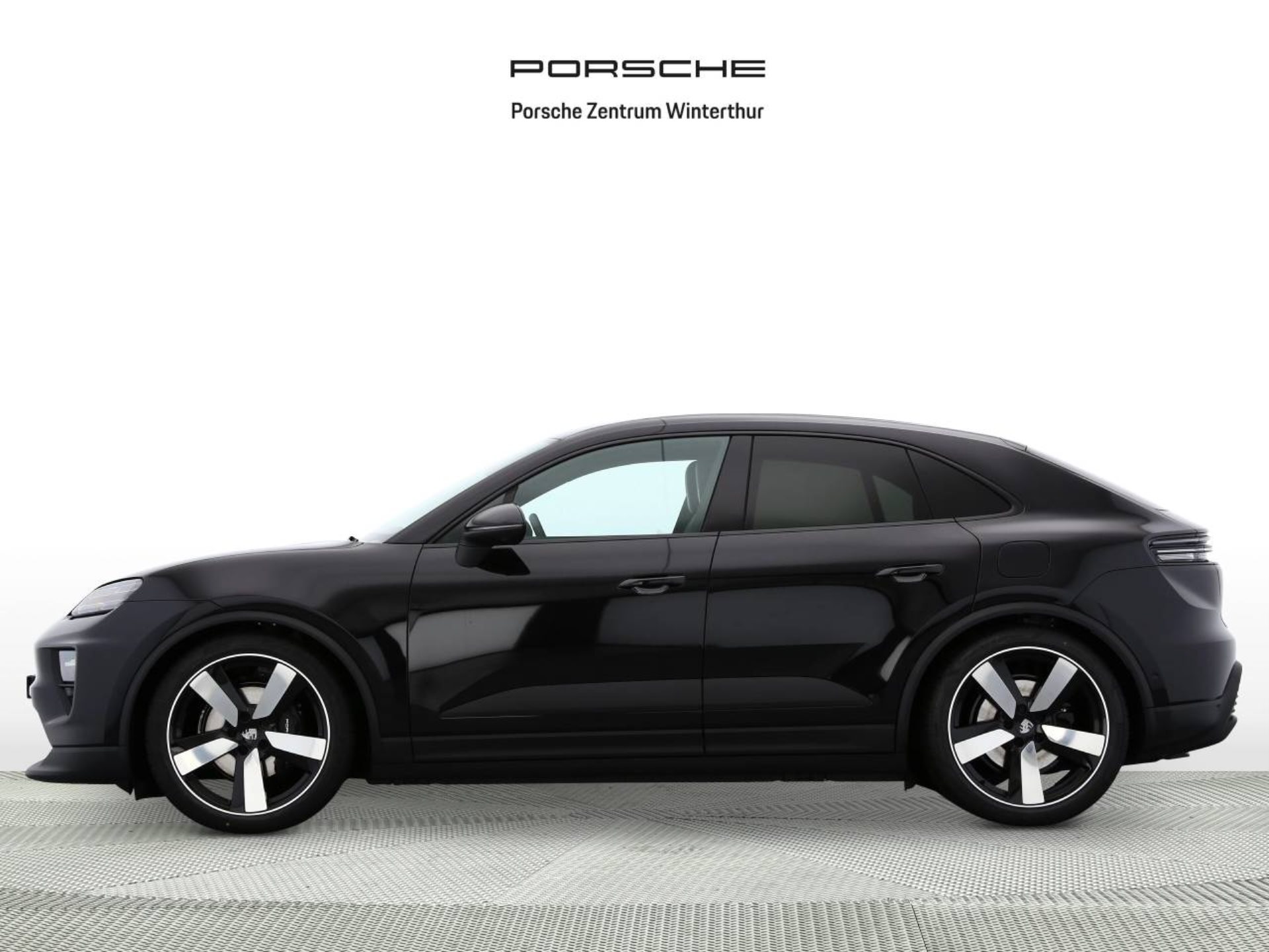 PORSCHE Macan 4-image-1