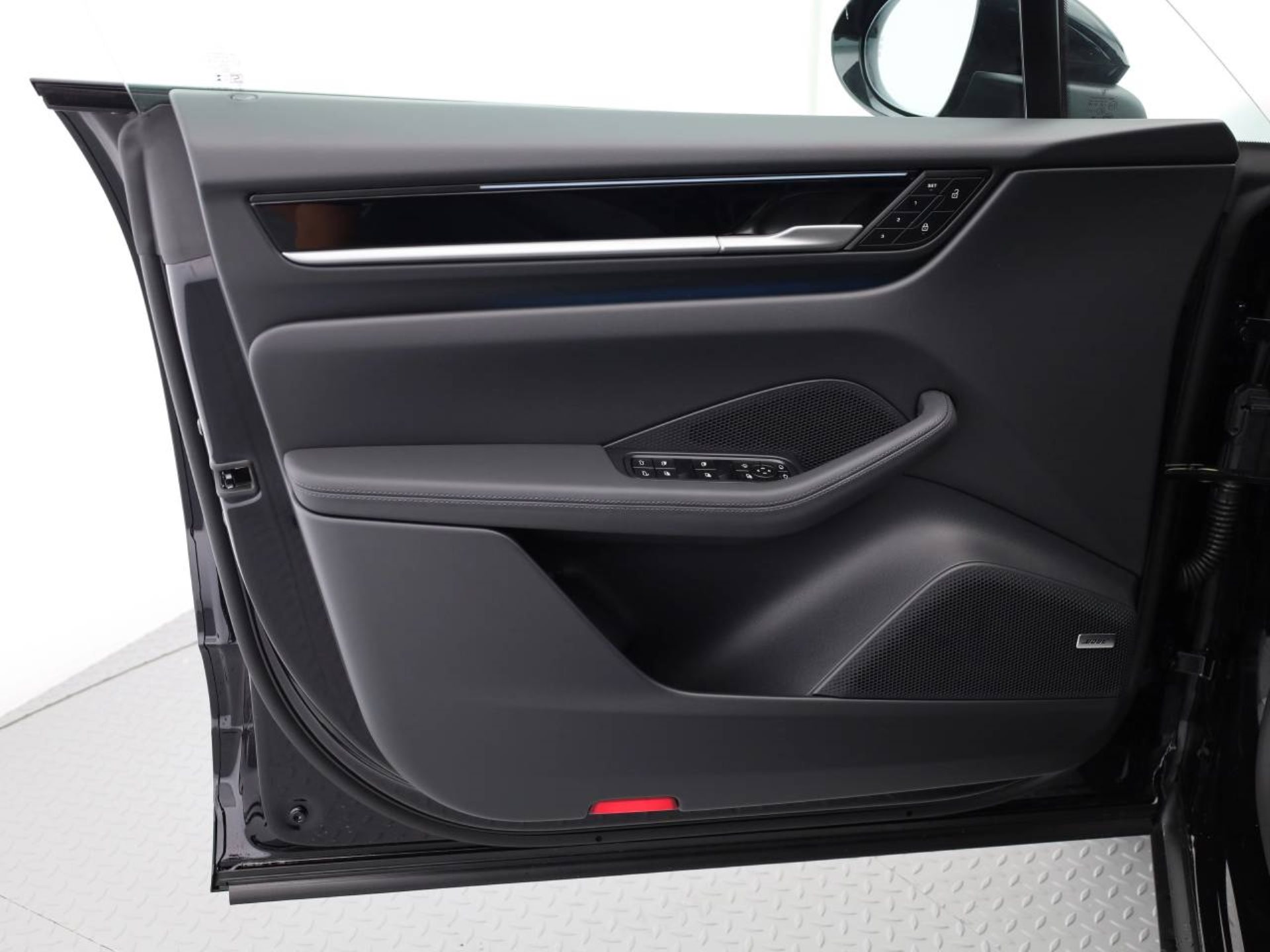 PORSCHE Macan 4-image-17